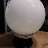 Suspension globe en verre opaline