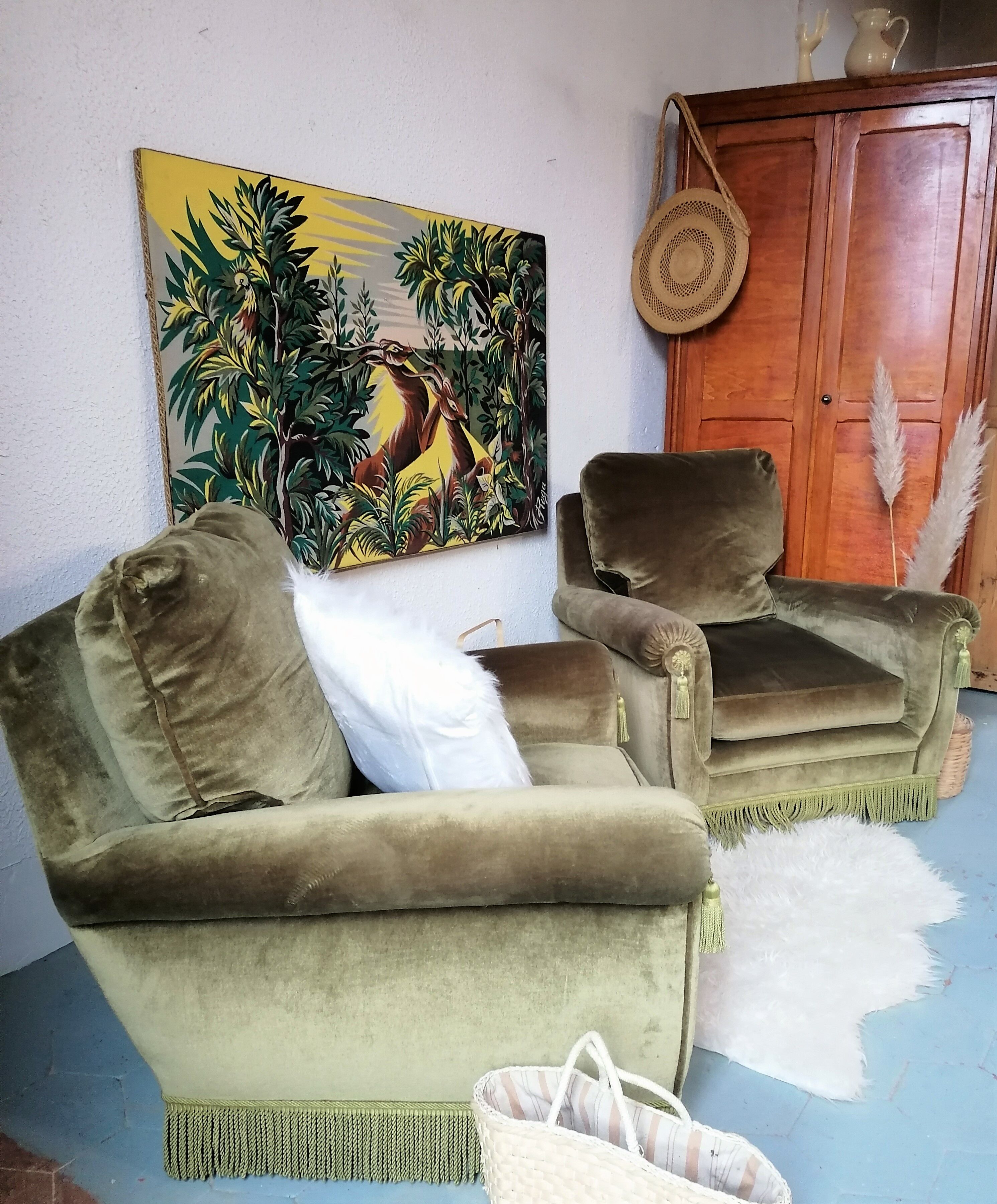 Paire de fauteuils en velours "Jean Roche "