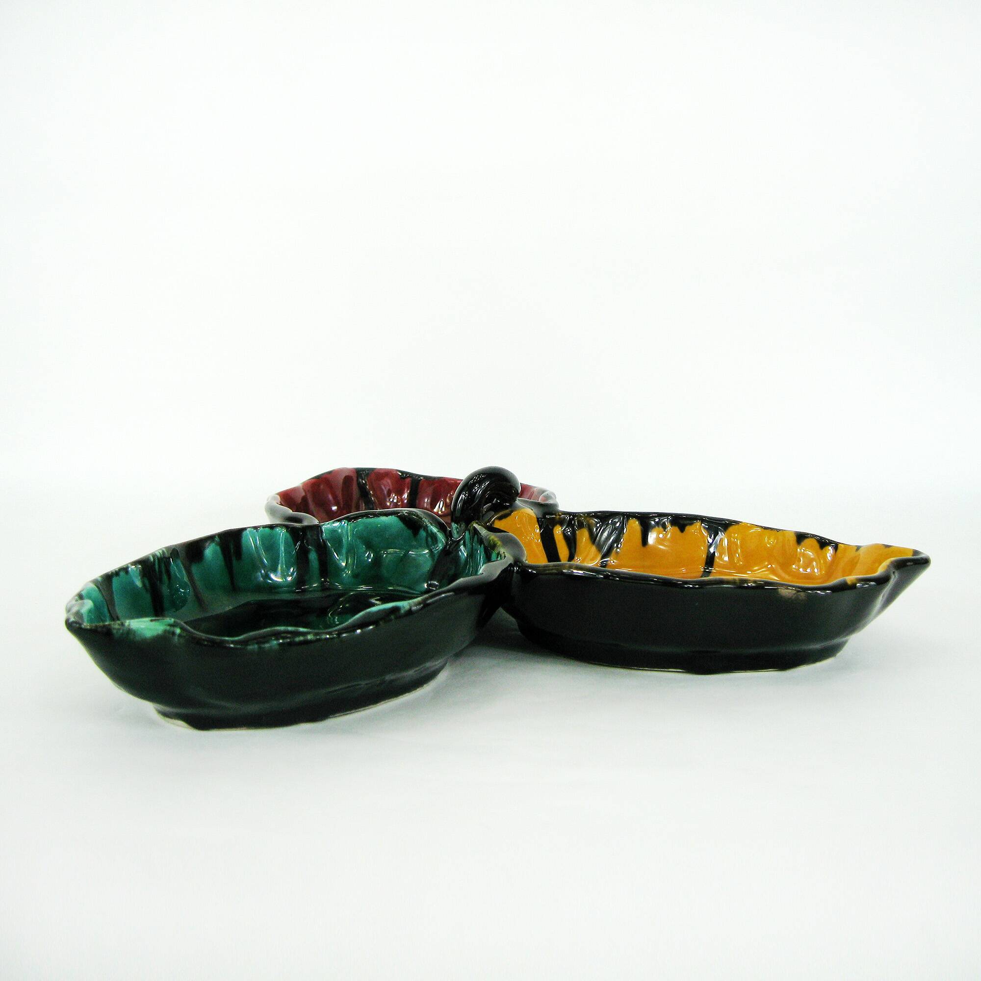 Ceramic compartmentalized leaf-shaped dish - vintage 50s