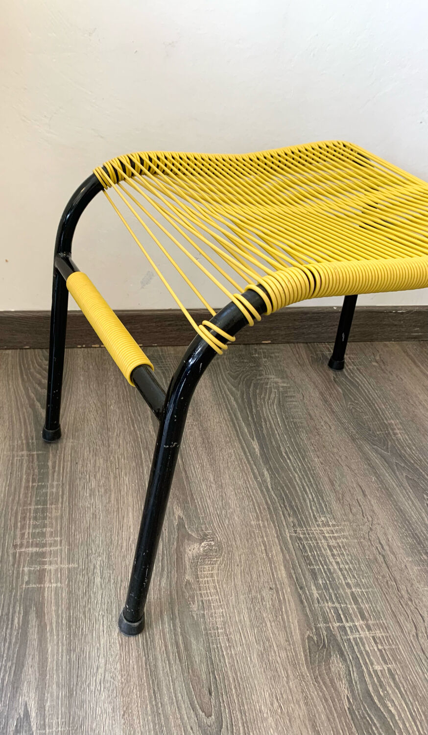 Yellow scoubidou ottoman