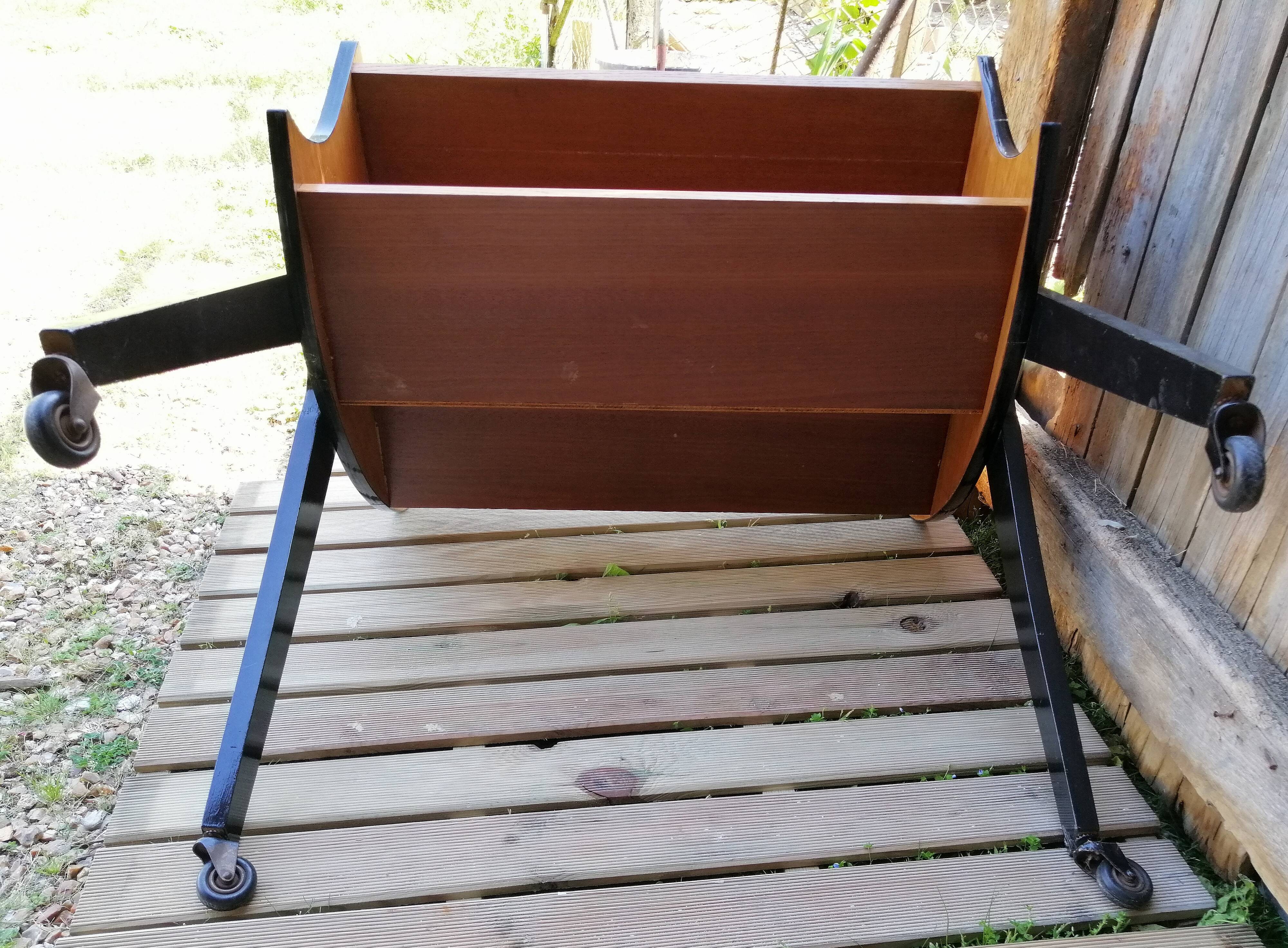 Console table on roulette
