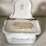 Matchbox in enamelled sheet metal