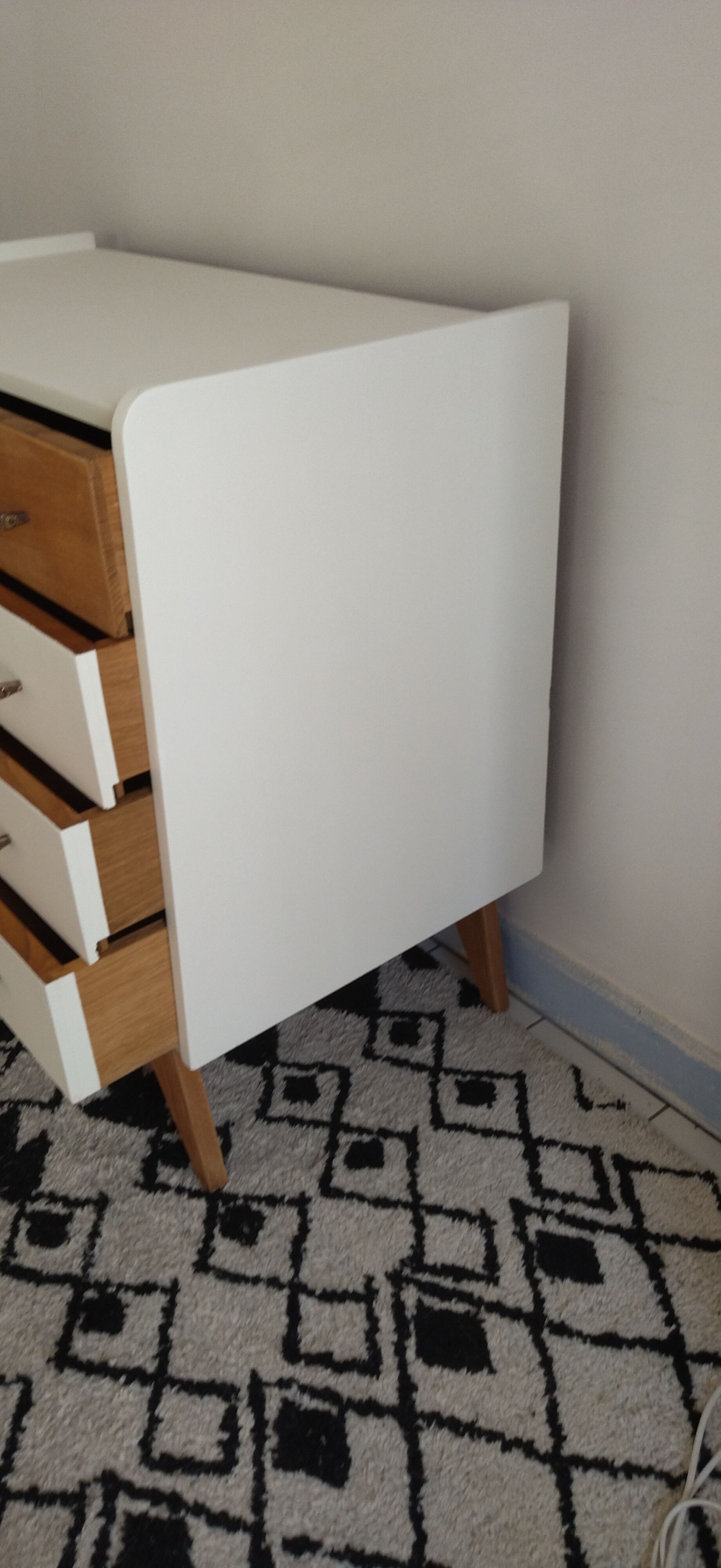 Chest of drawer compass feet