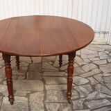 Round oval table with solid cherry leaves, 19th century