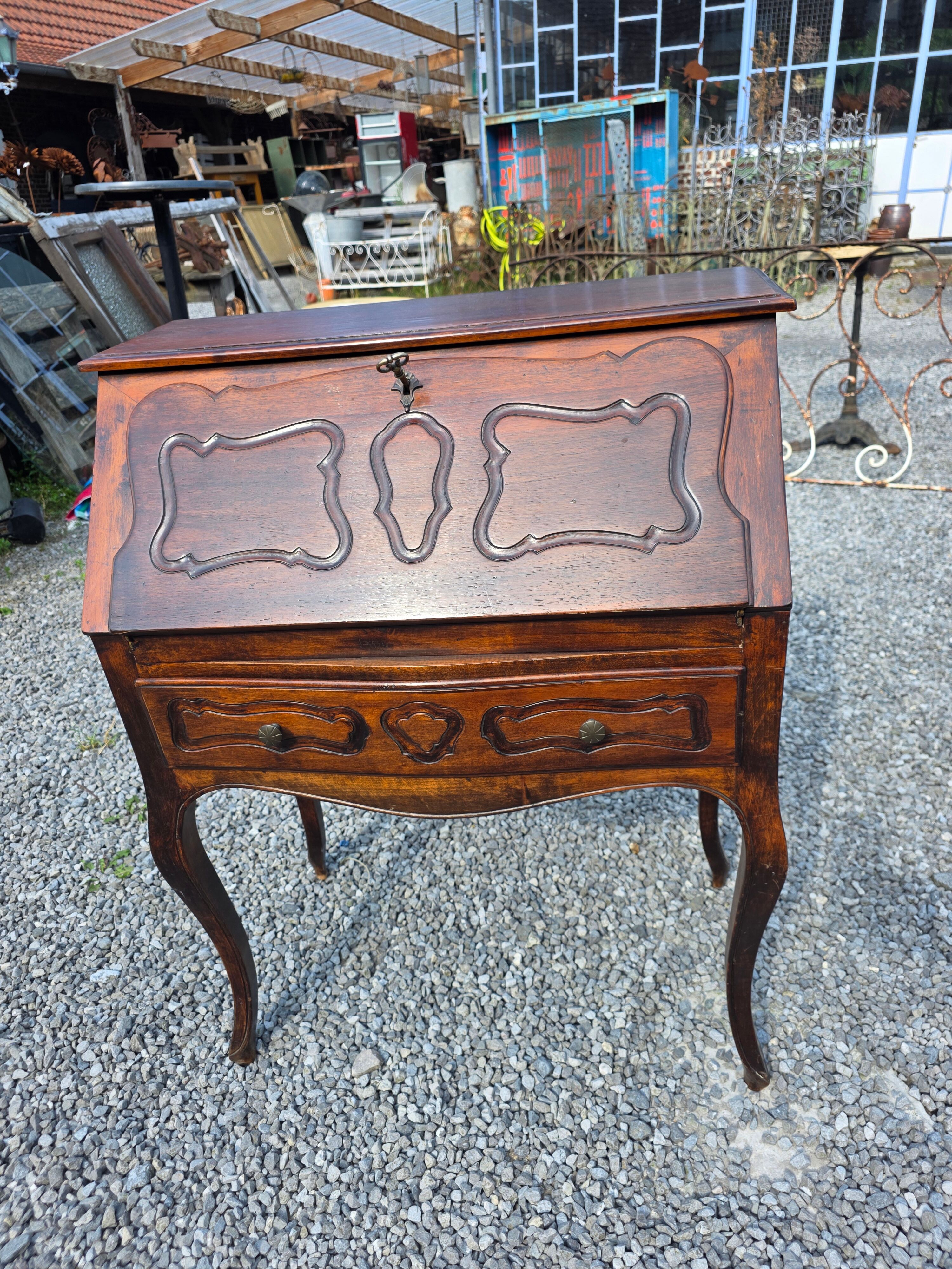 Curved donkey desk in walnut (secretary)