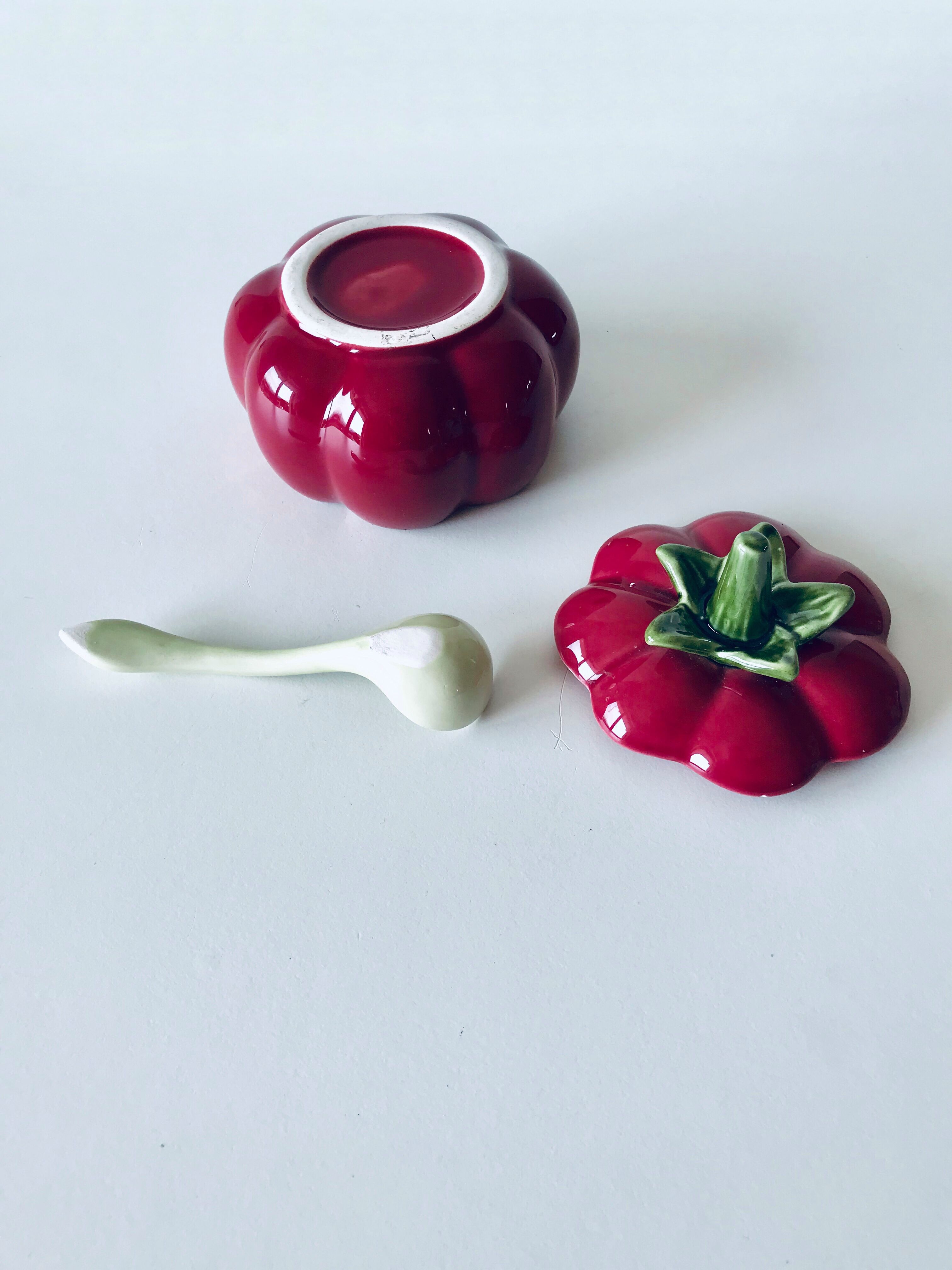 Tomato dabbling sugar