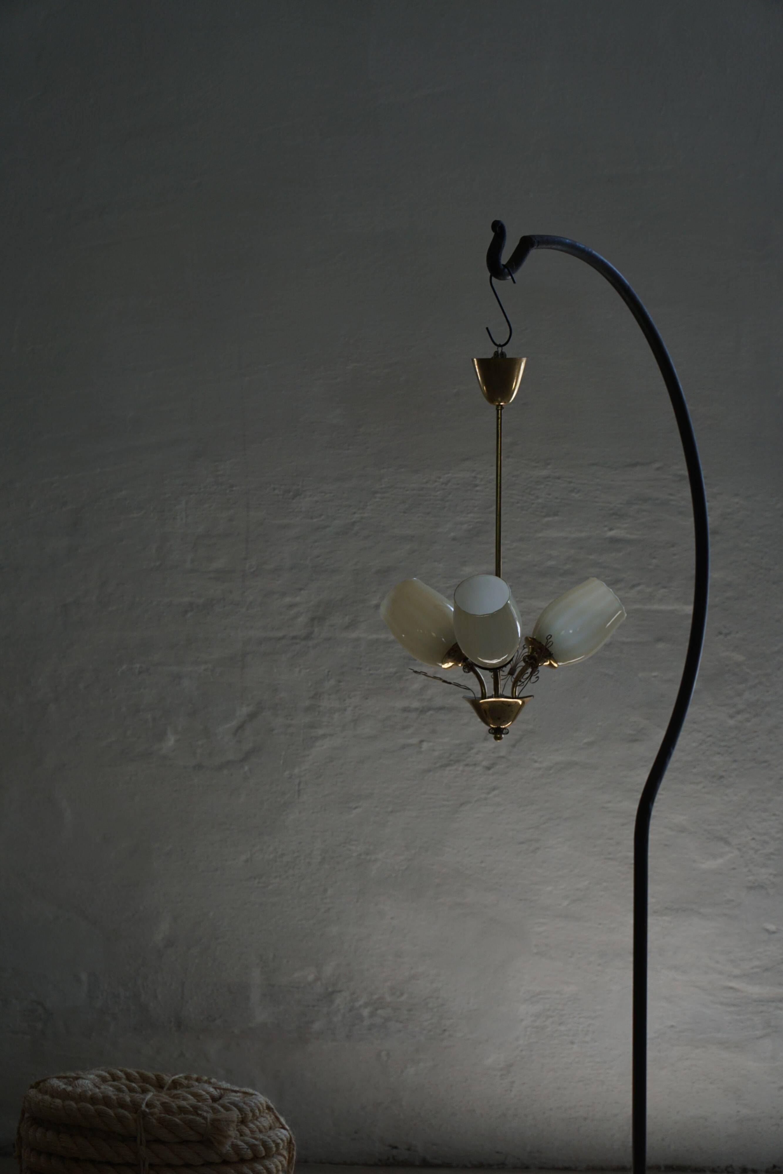 Paavo Tynell for Idman OY, 3-arm chandelier in brass and glass, mid-century, 1940s.