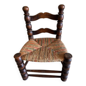 chaise basse brutaliste