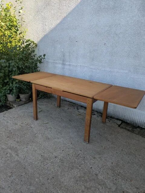 Extendable tables