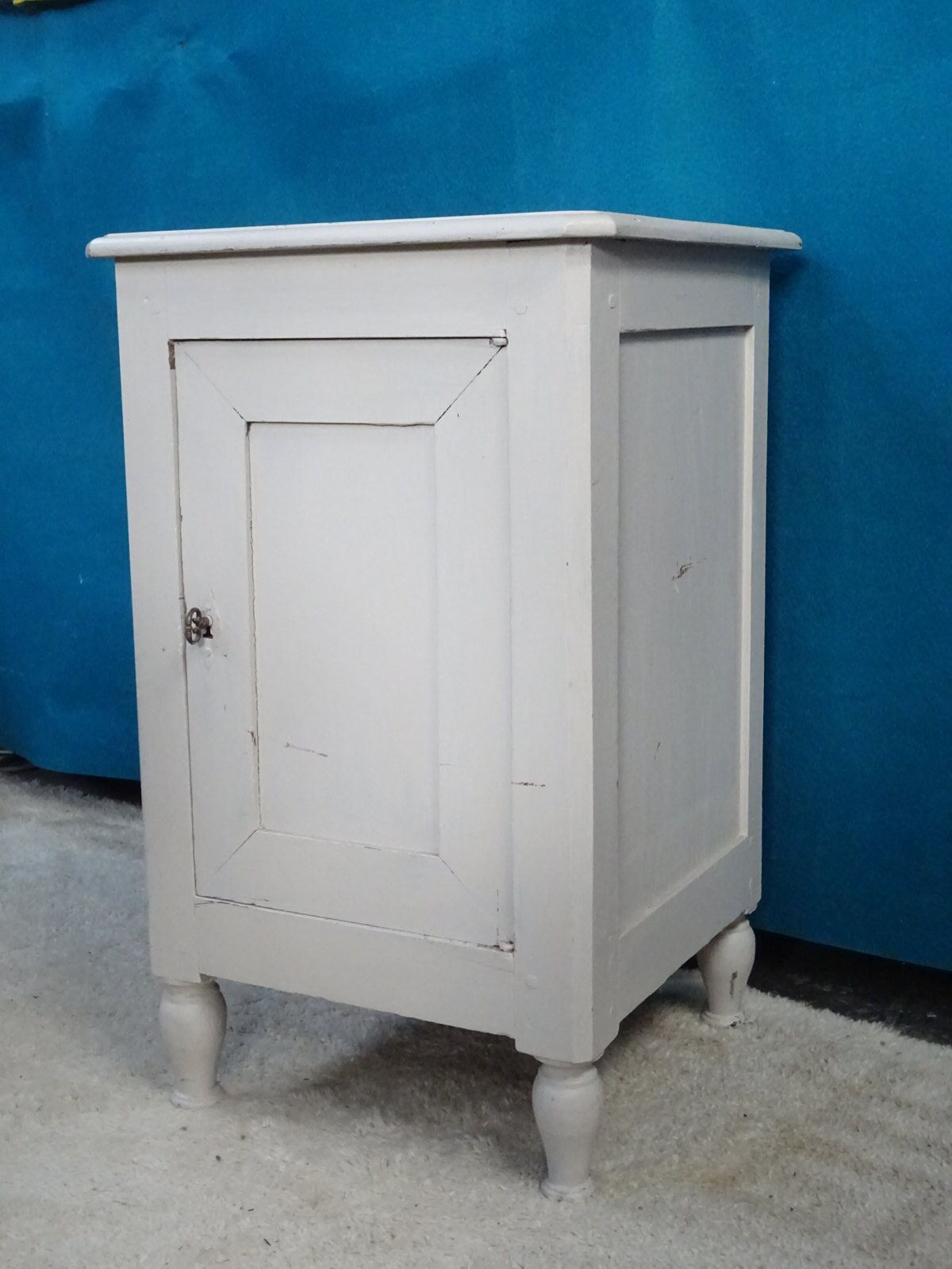 Buffet 19th to one door