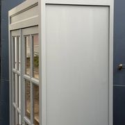Armoire parisienne vitrée grise de la Samaritaine 1960