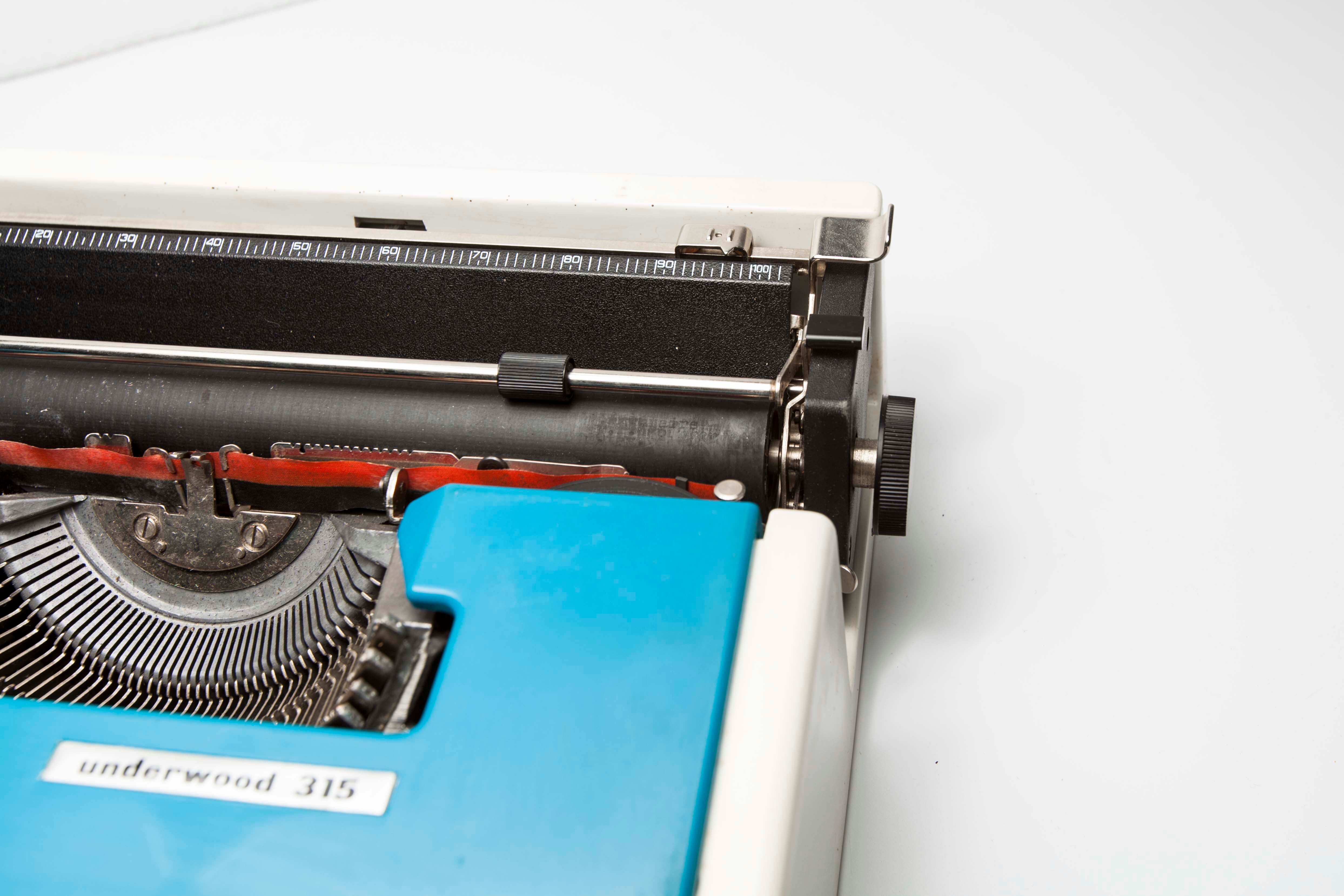 Underwood 315 blue and black laptop