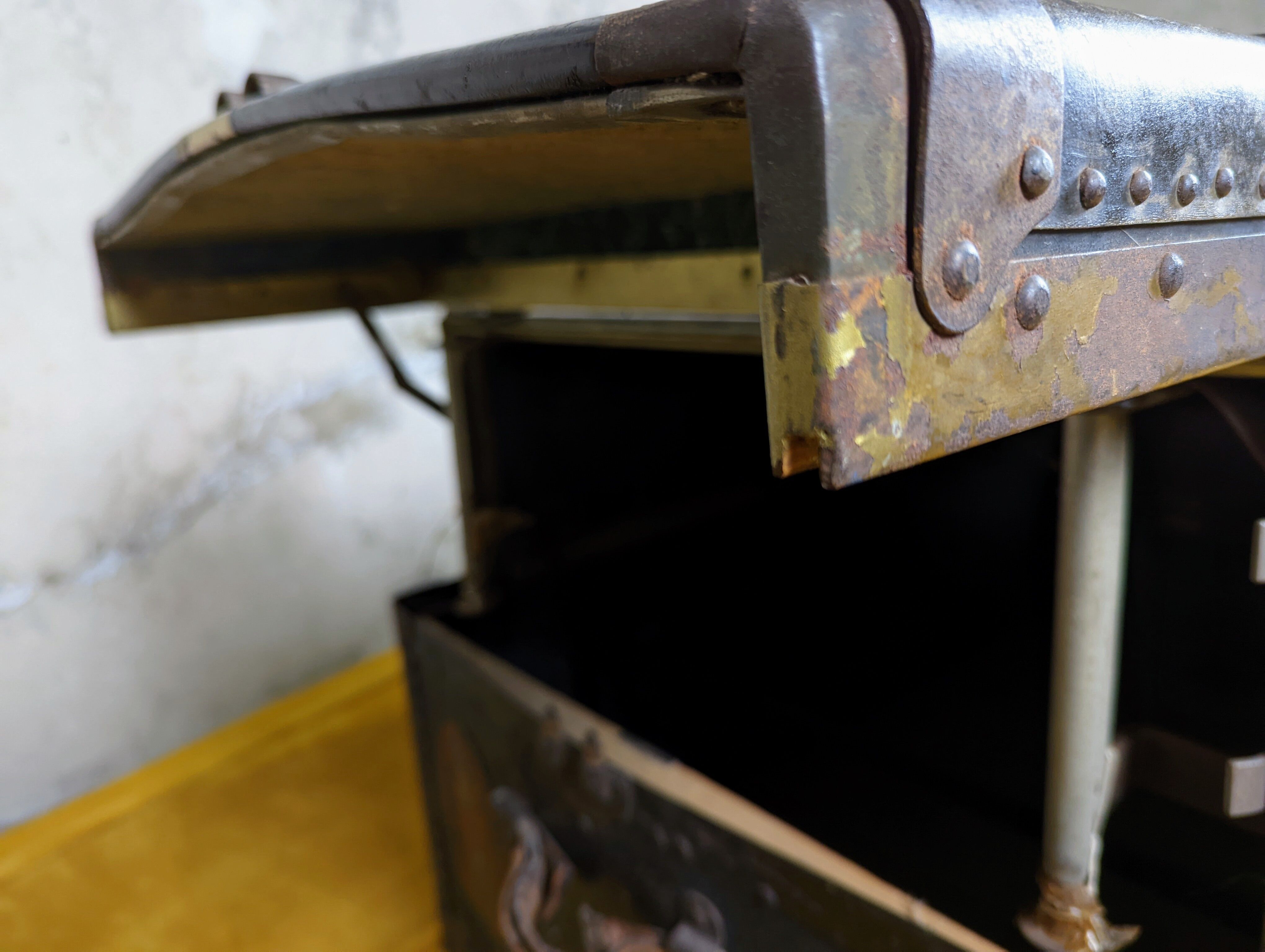 Antique travel trunk mendel trunk