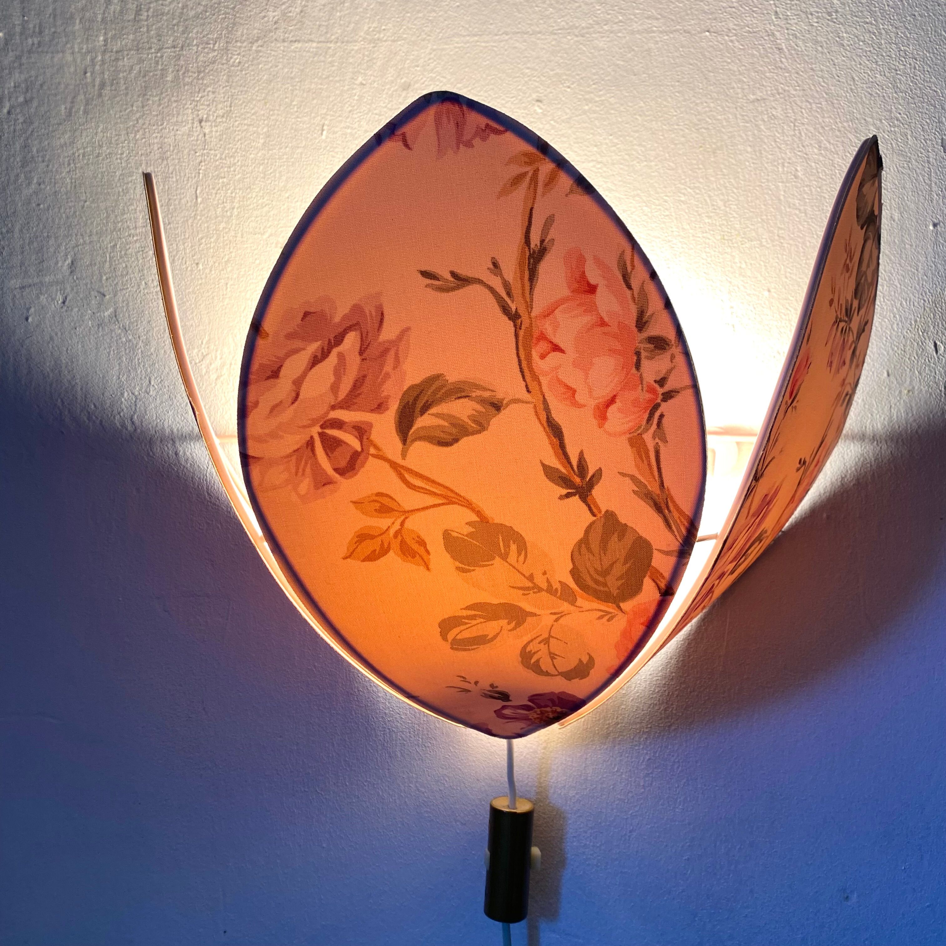 Vintage wall lamp petals