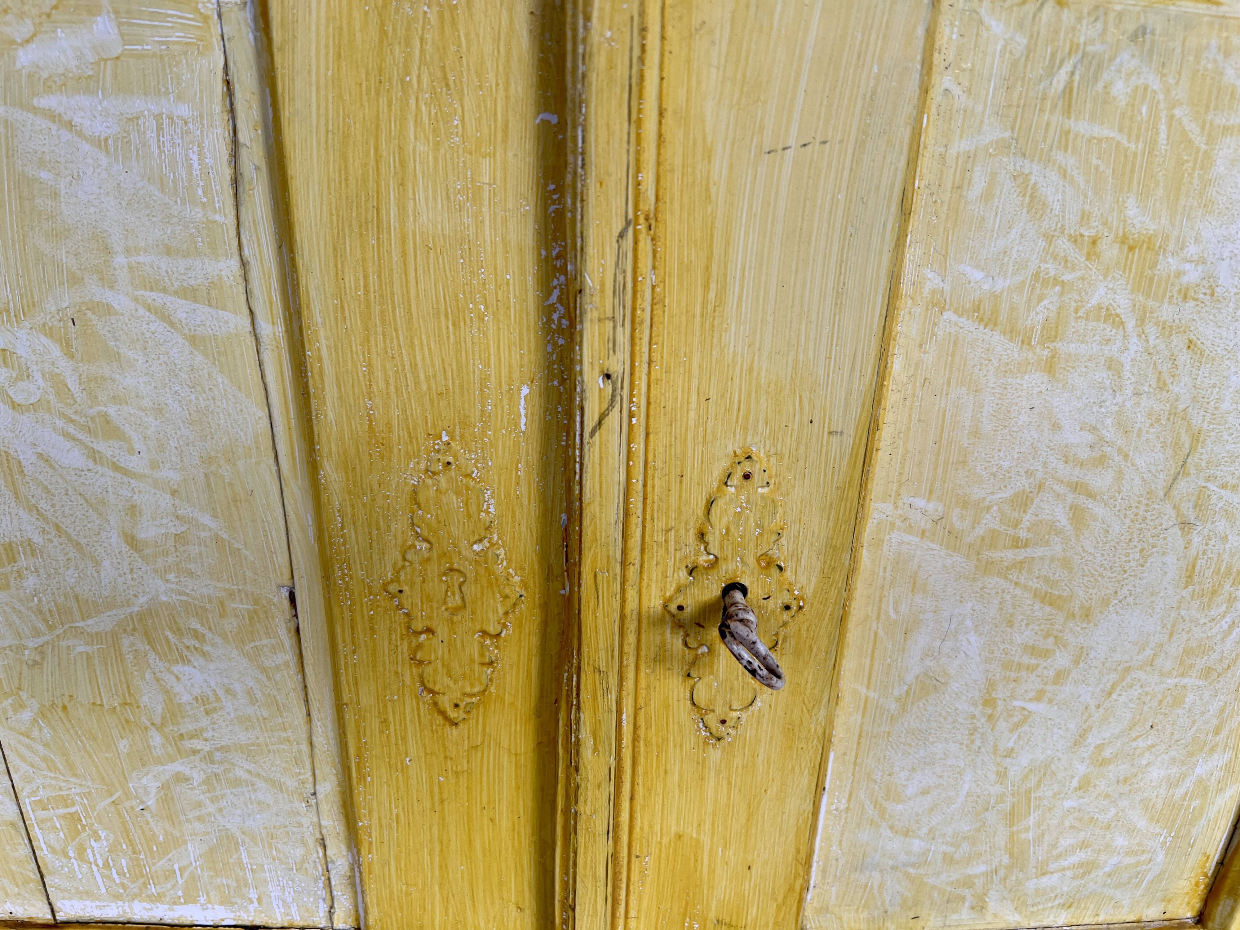 Yellow parisian buffet