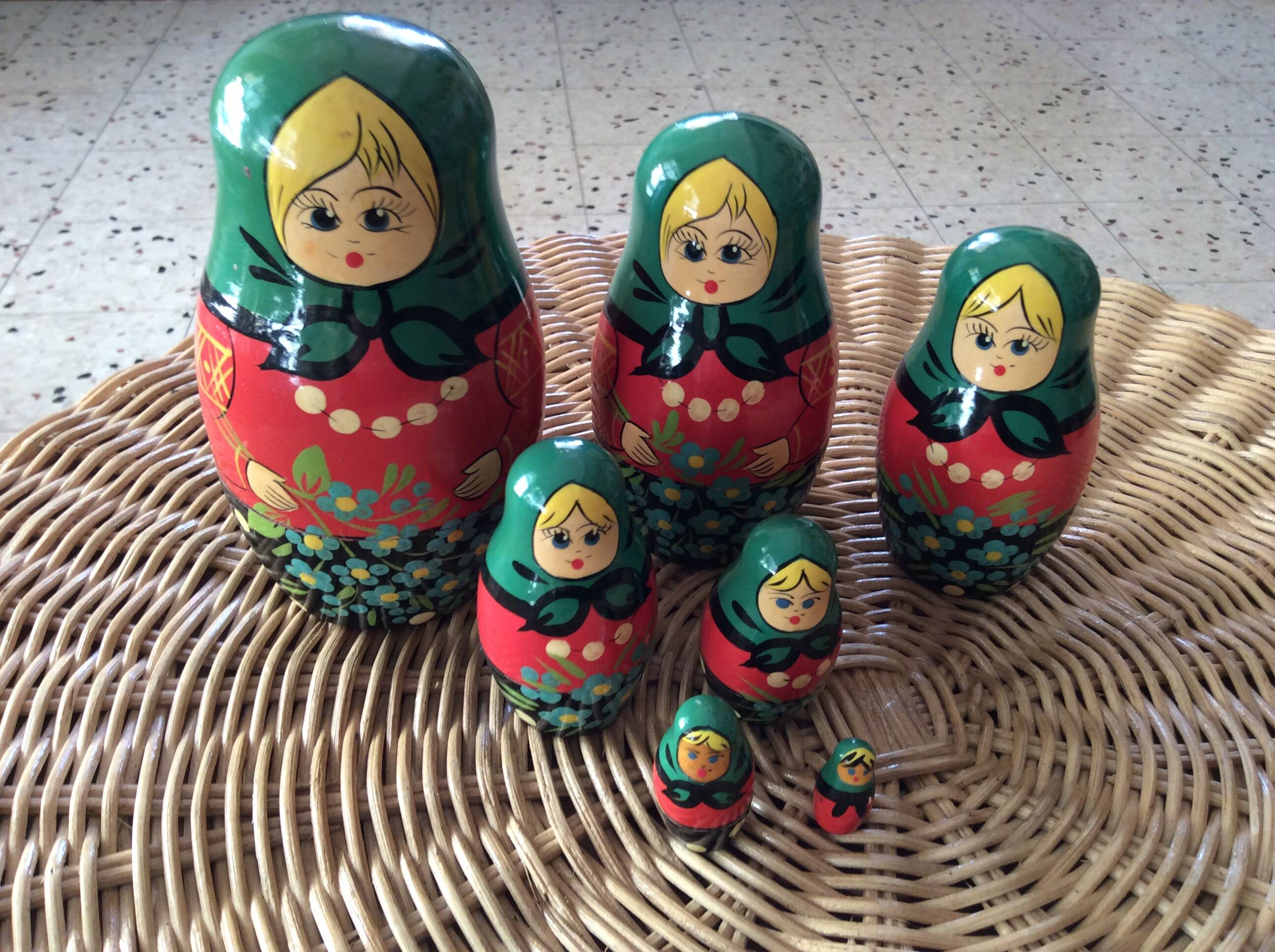 Ensemble de 7 poupées russes