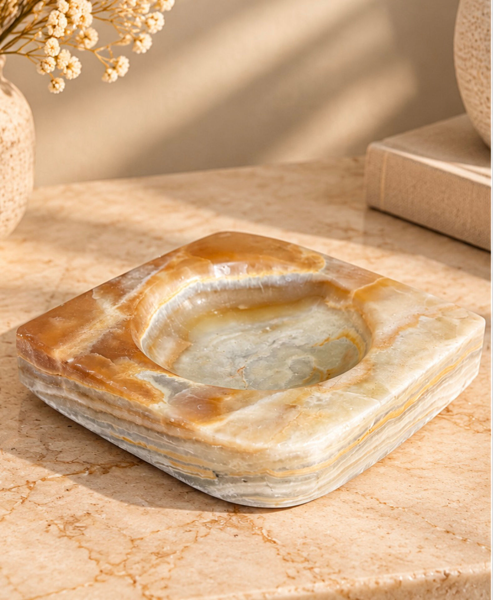 Vintage onyx catchall – Honey and cream tones