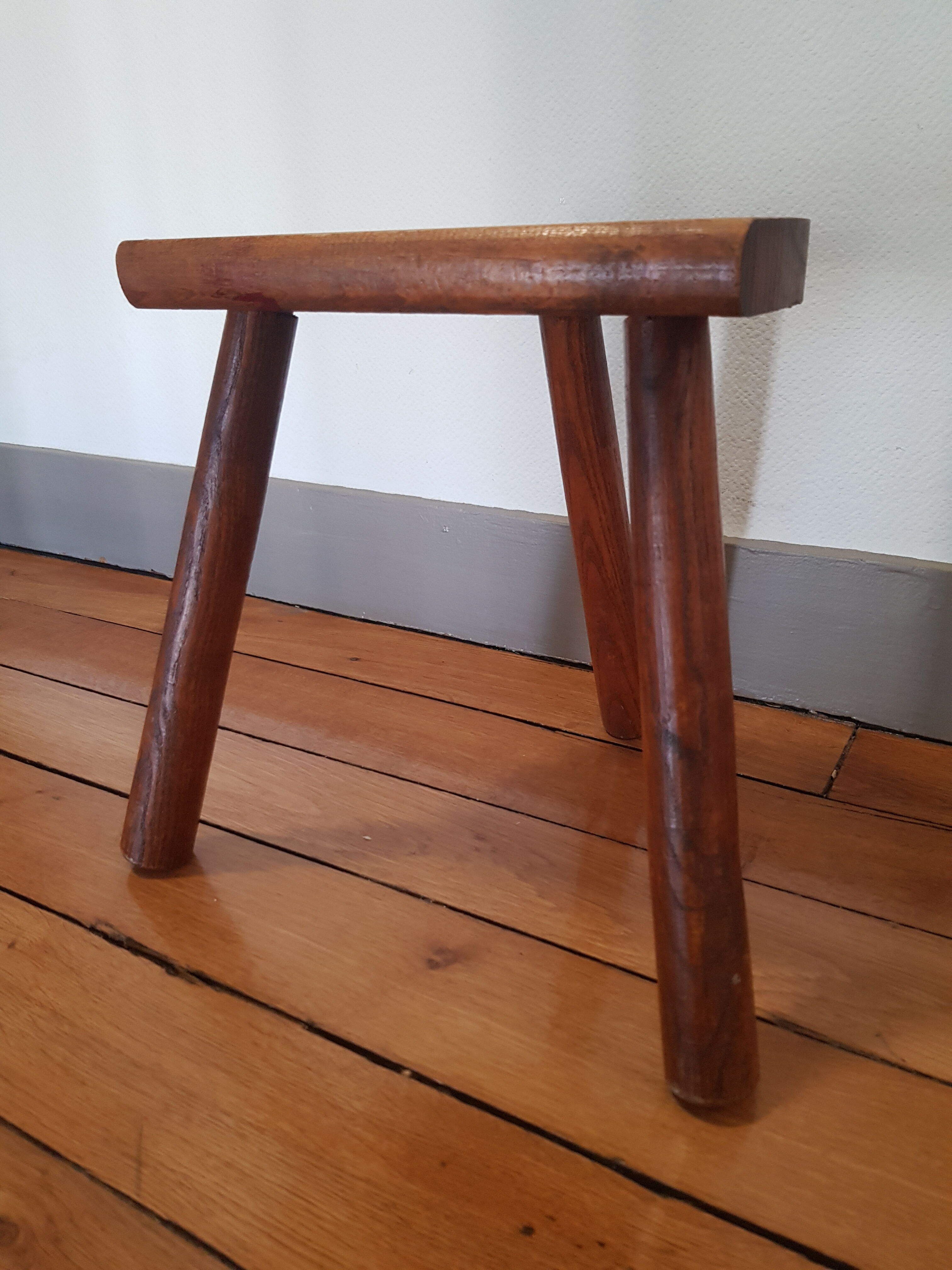 Tripod tabouret