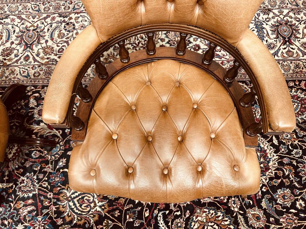 Ensemble de chaises de bureau Chesterfield English Captain Chairs marron