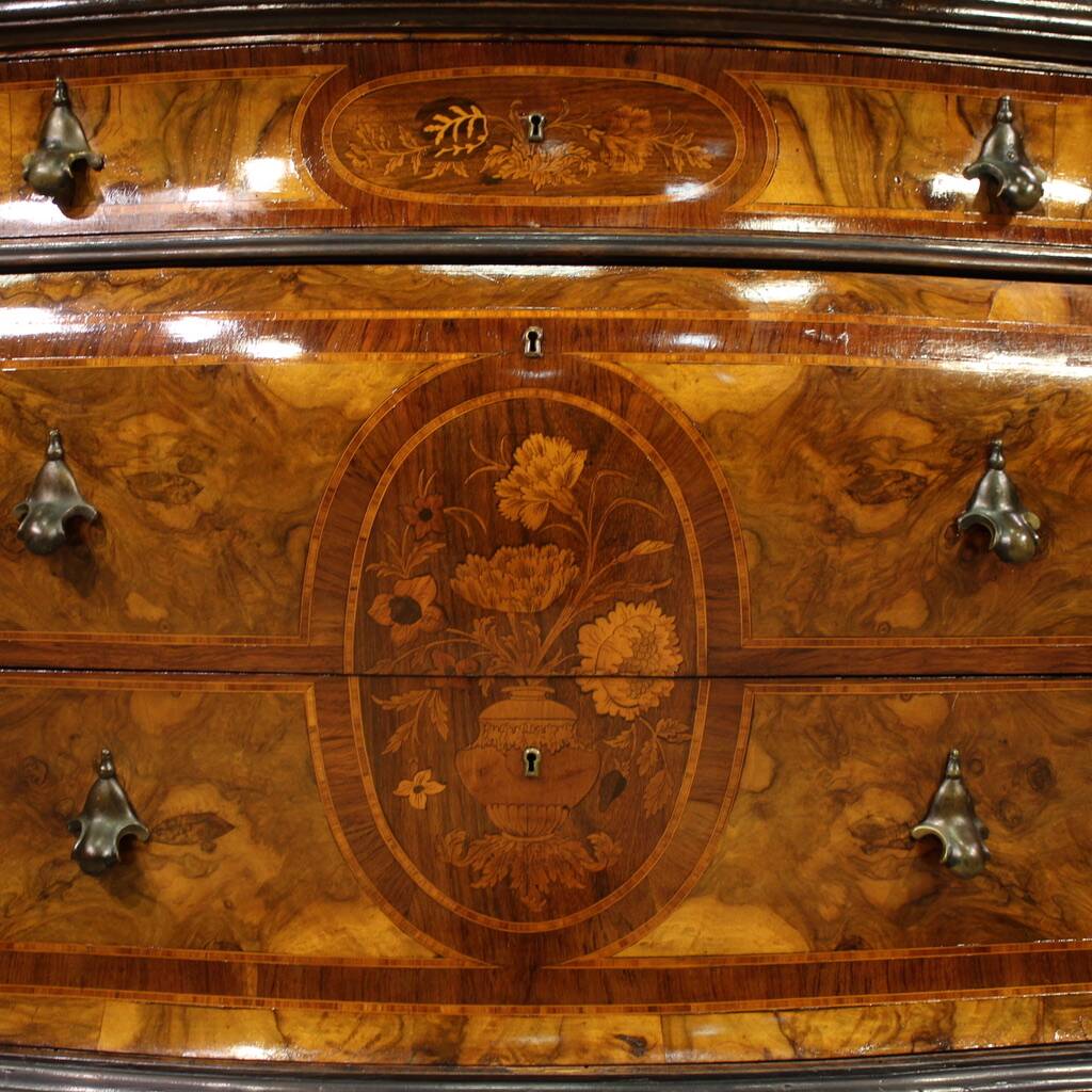 Lombard Venetian chest of drawers in Louis XV style