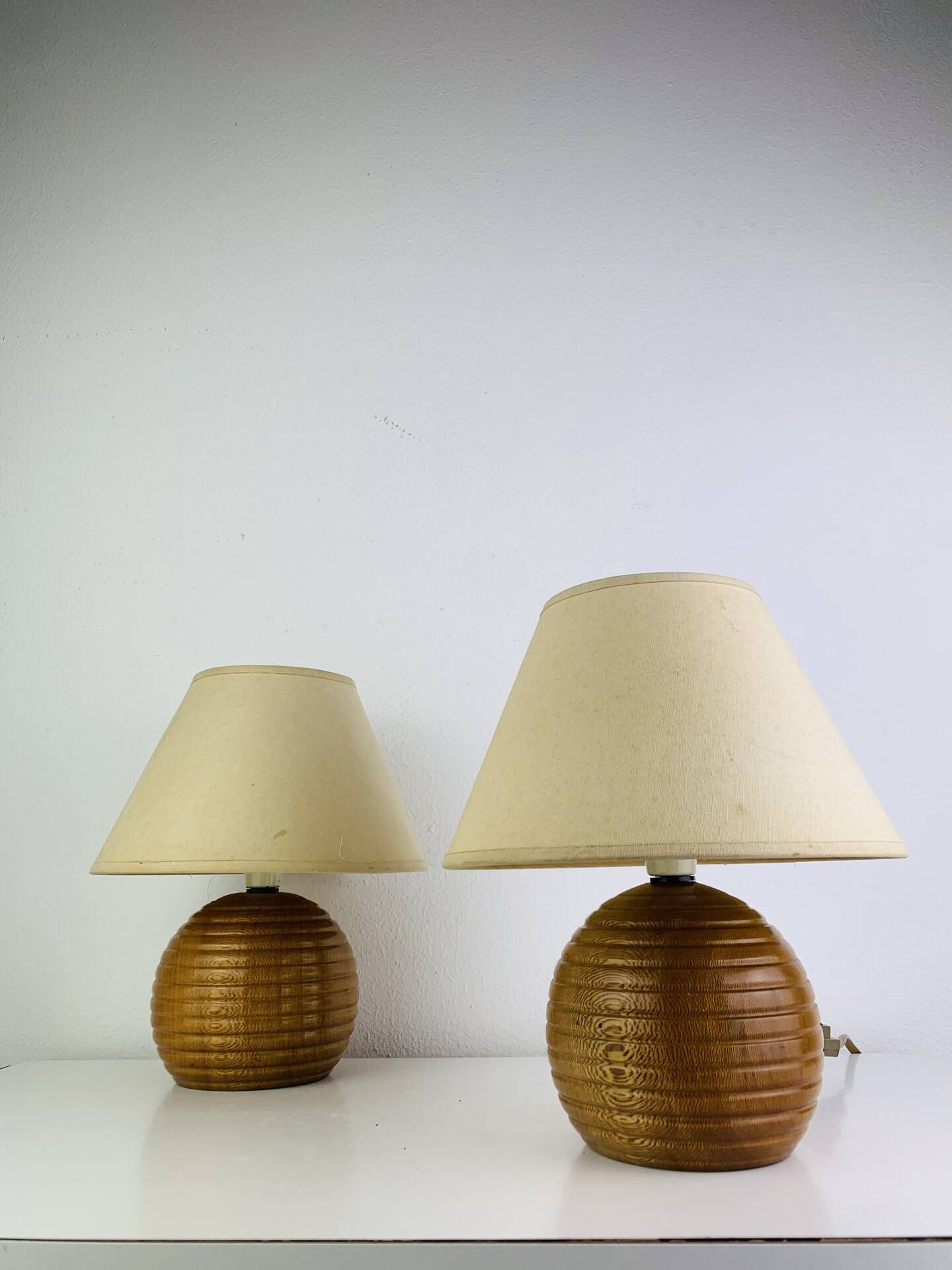 Paire de lampes boules en bois, années 80