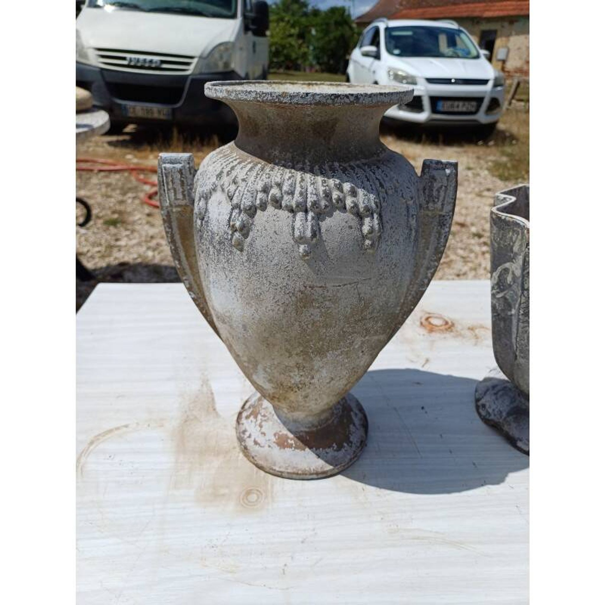 2 vases en fonte 1900 : Charleville - Mézières