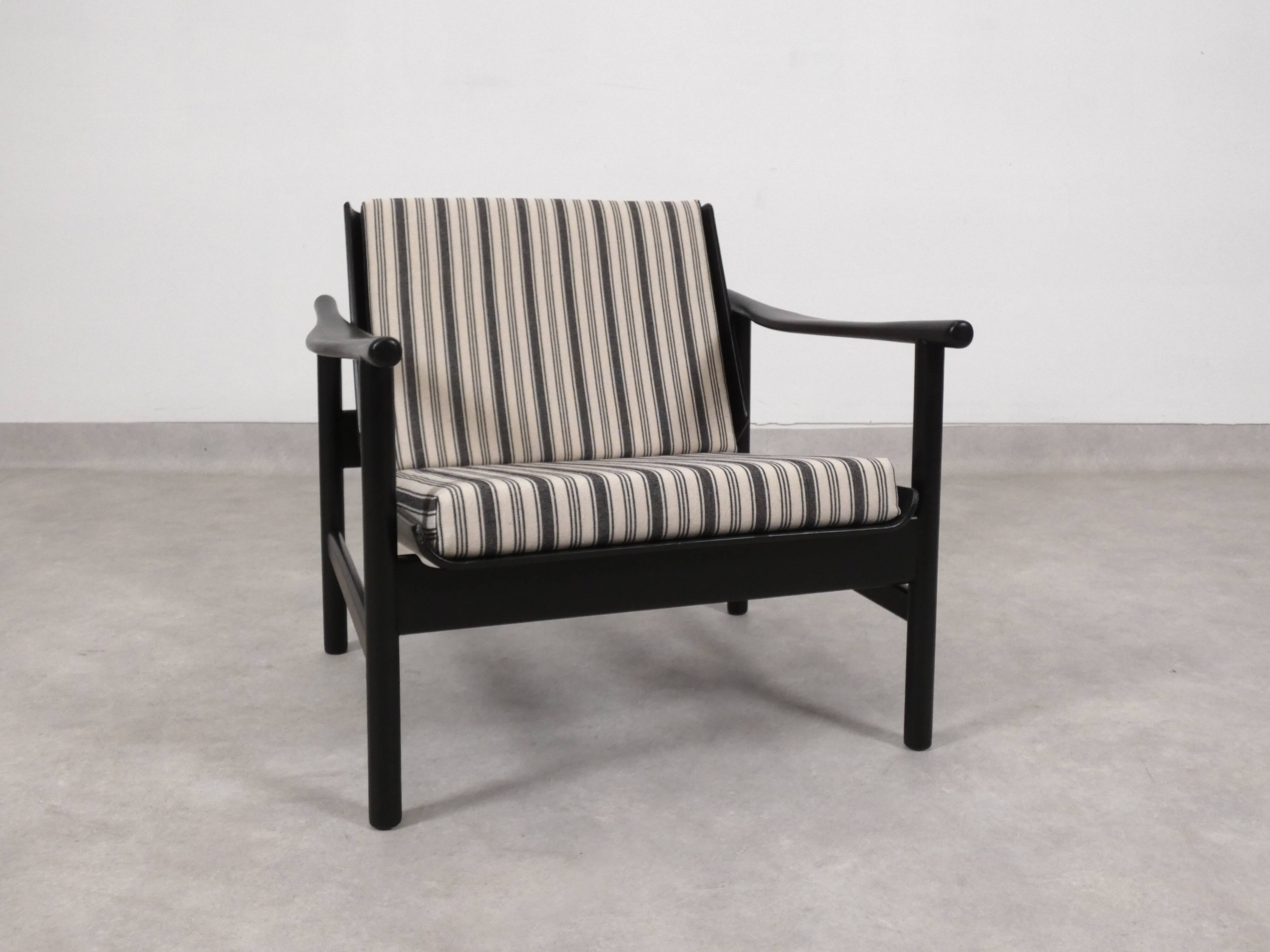 Wooden Scandianvian arm chair