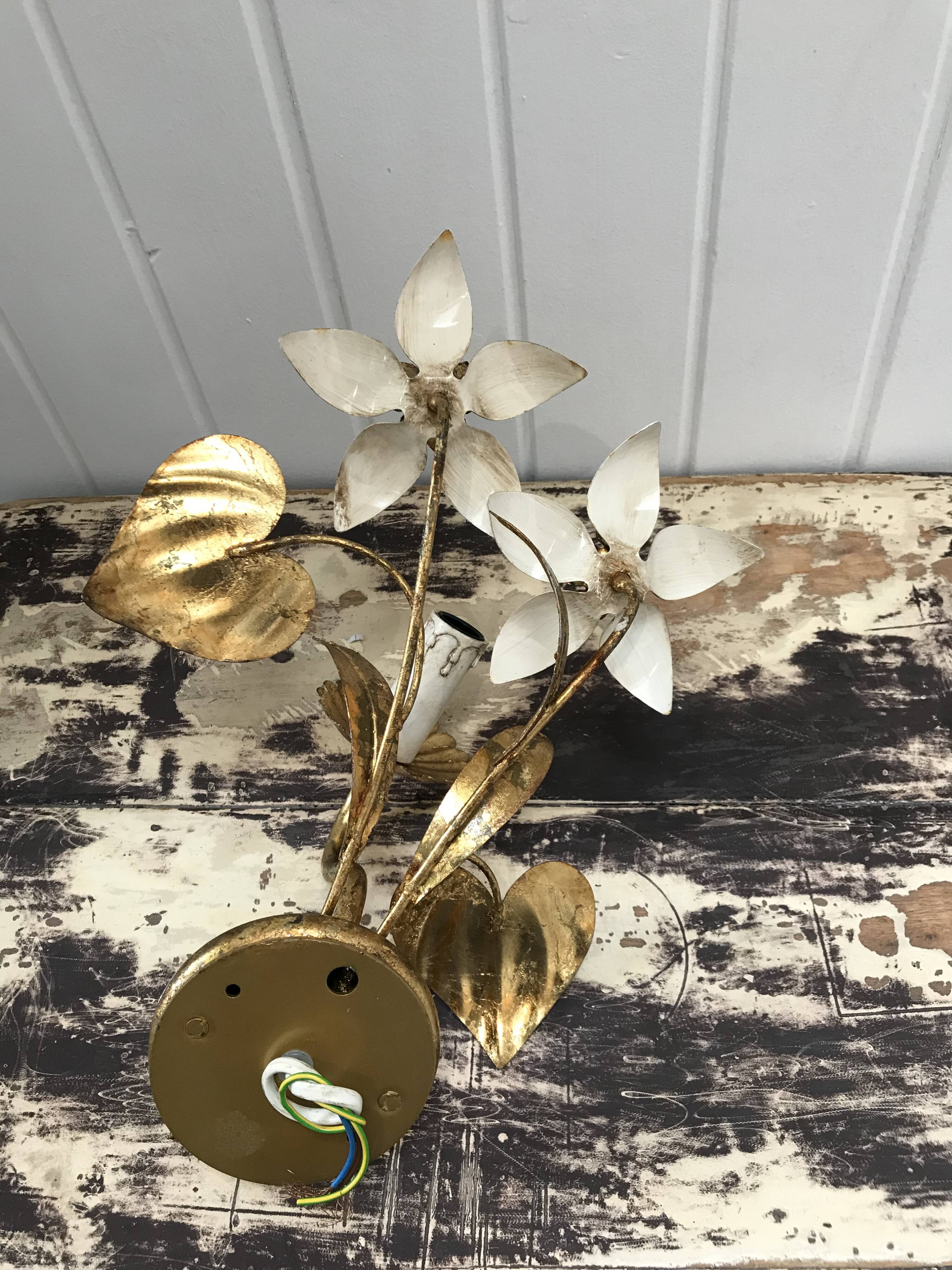 OLIVE BRASS FLOWER WALL LAMP