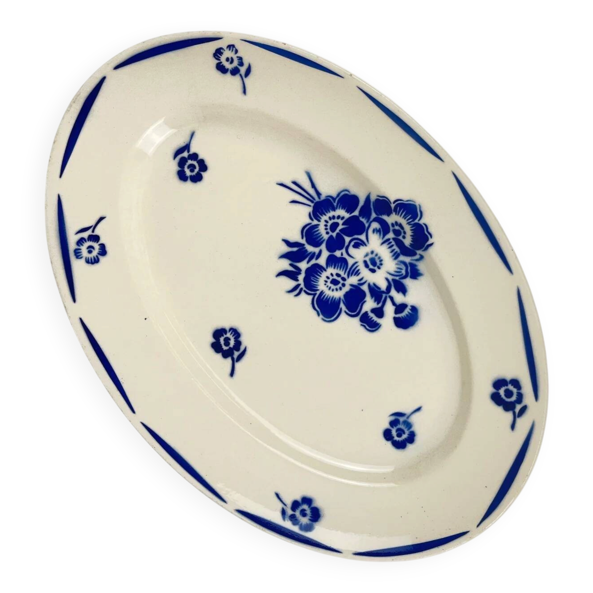 Oval half-porcelain plate from Badonviller, blue flower pattern, early 20th century.