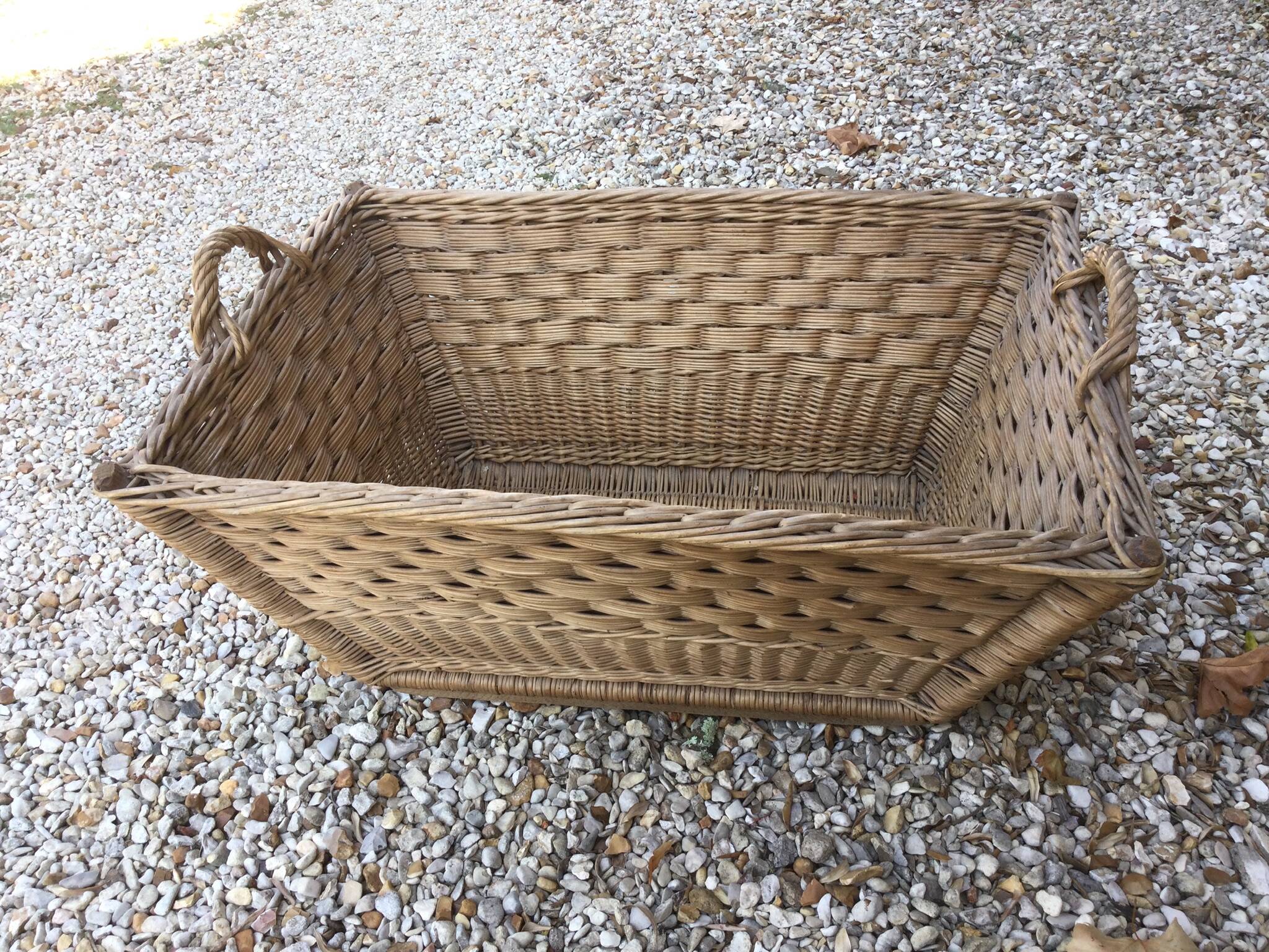 Old basket with 2 handles