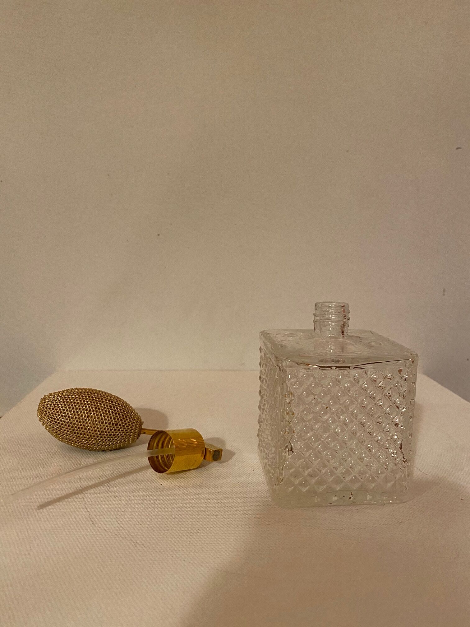 Glass perfume spray and vintage perfume atomizer gold pump