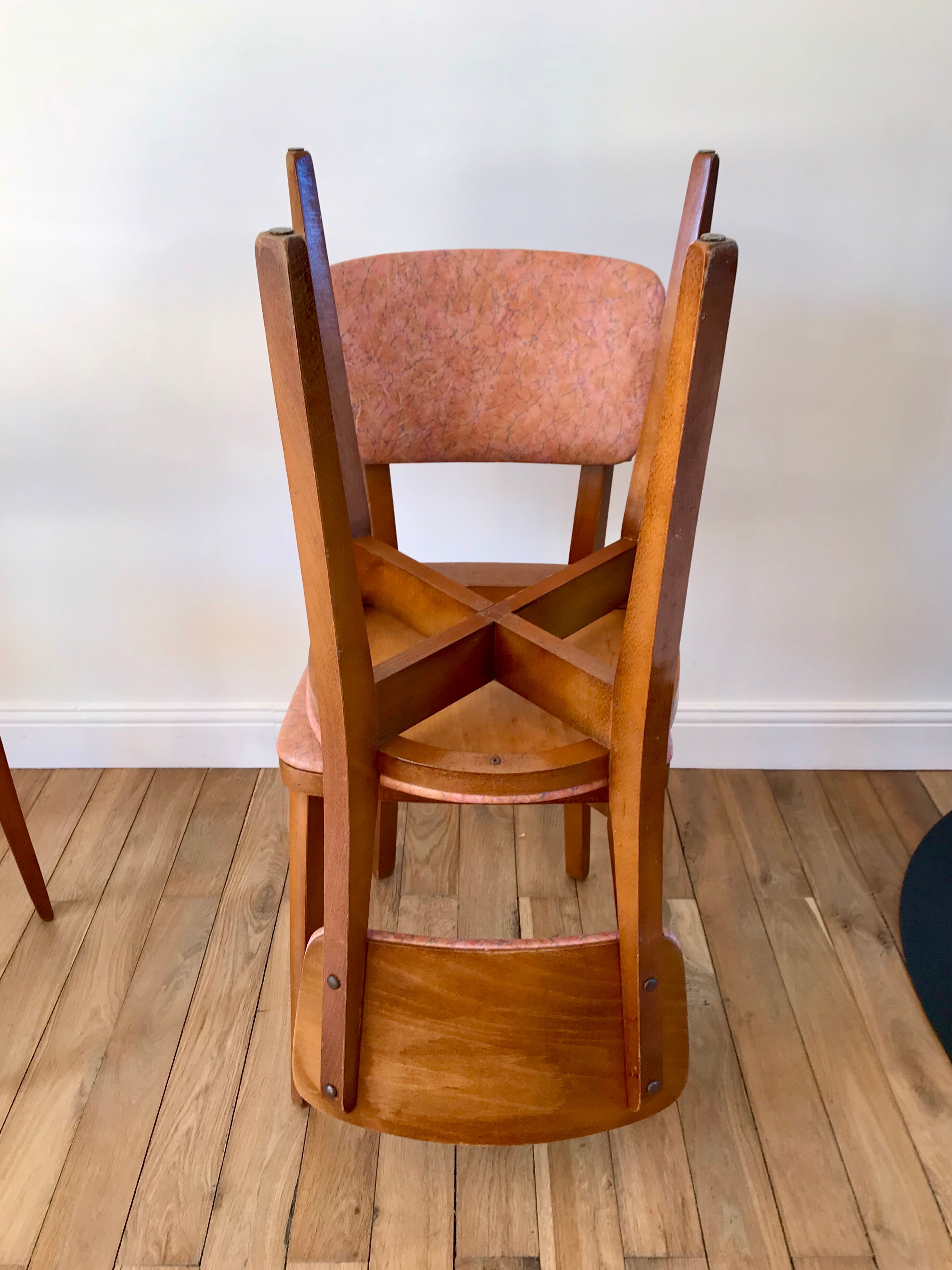Set of 6 Scandinavian chairs in beech wood and pastel skaï 50s