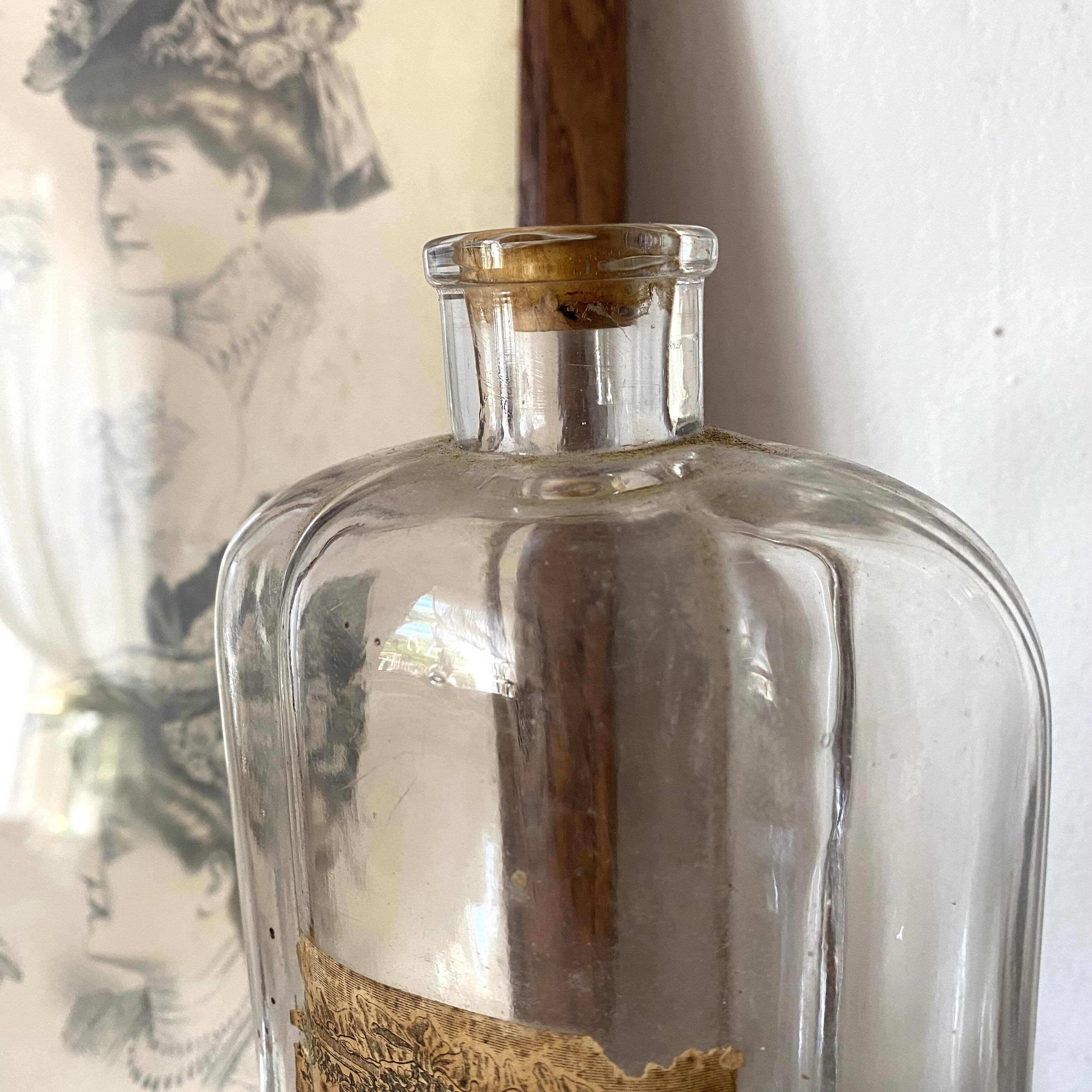 Flacon ancien d'eau de Cologne