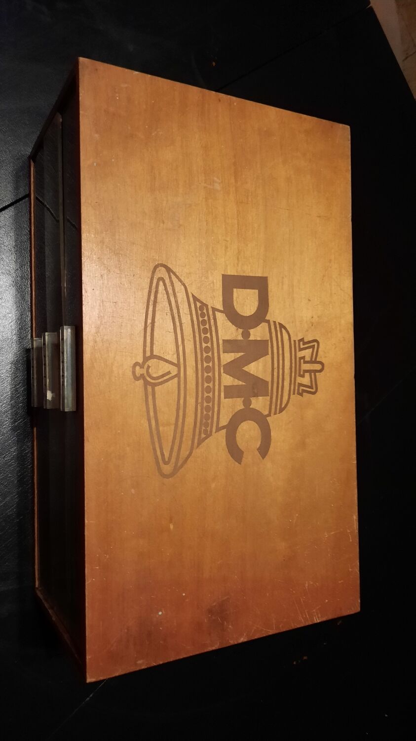 Meuble de mercerie DMC