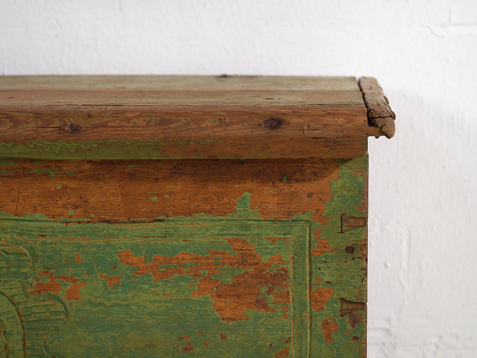 Antique chest with green patina (Year 1839)