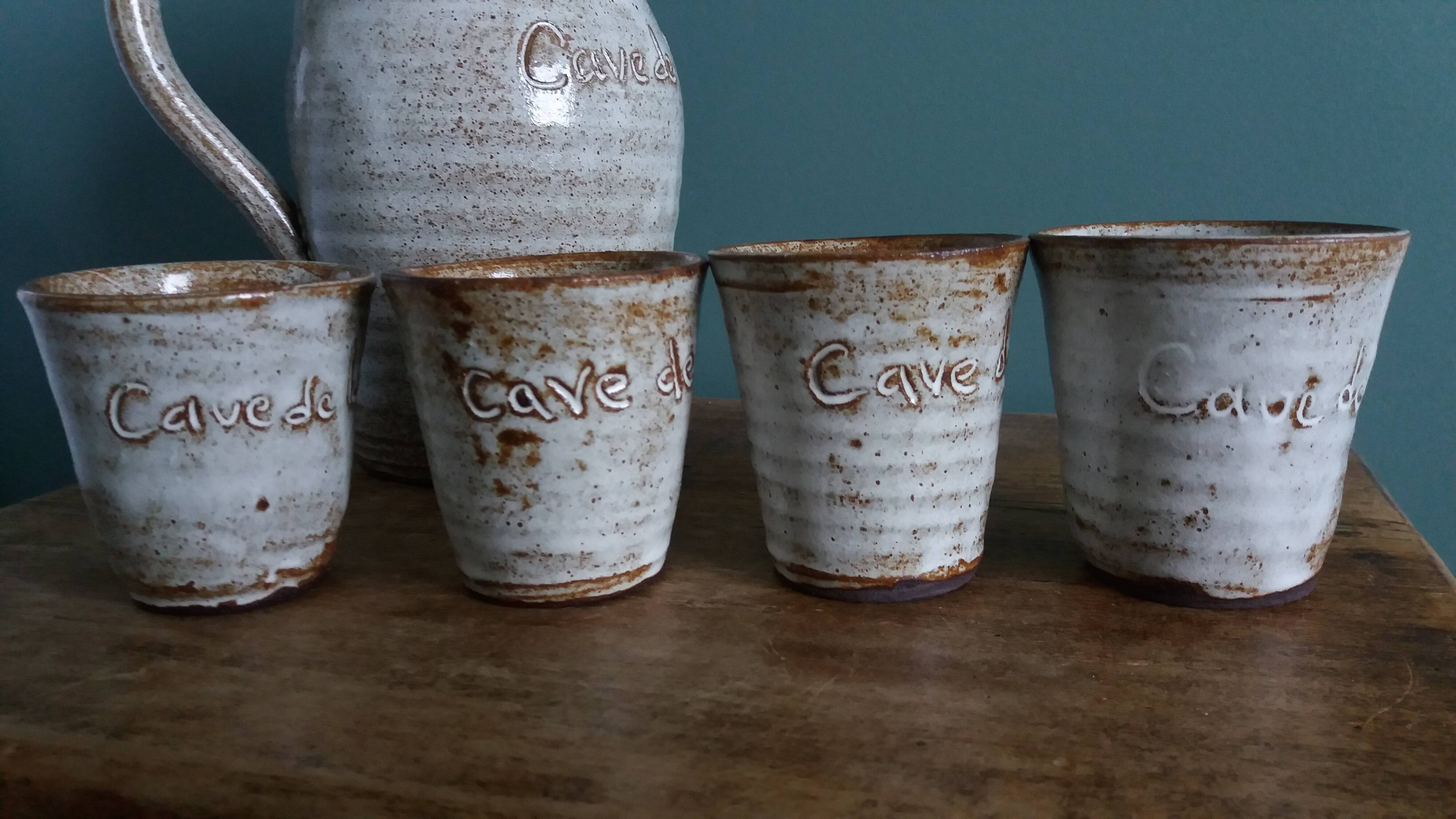 Pichet et 4 verres en grès émaillé signé, Aizenay Vendée