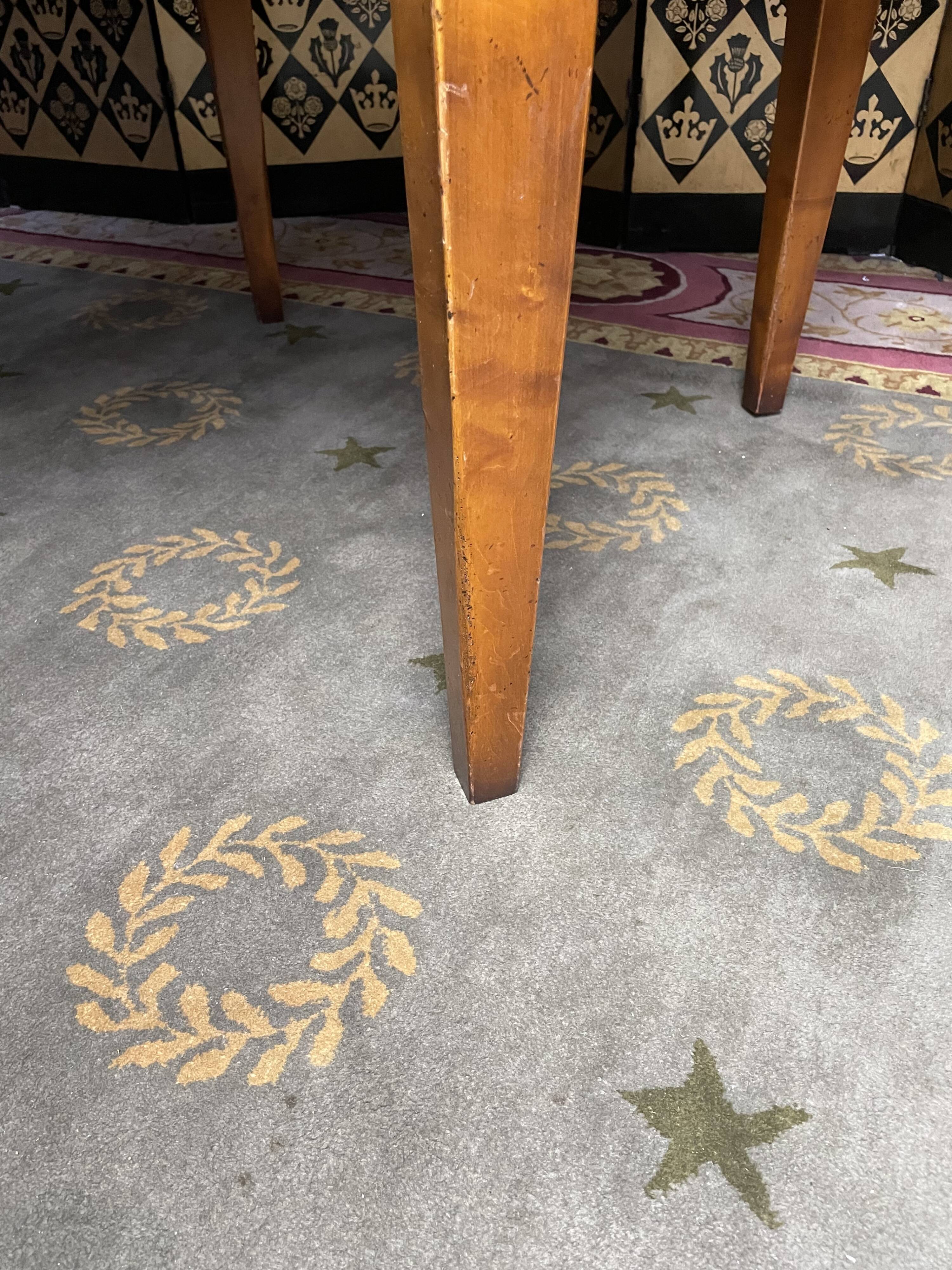 Round dining table Directoire style