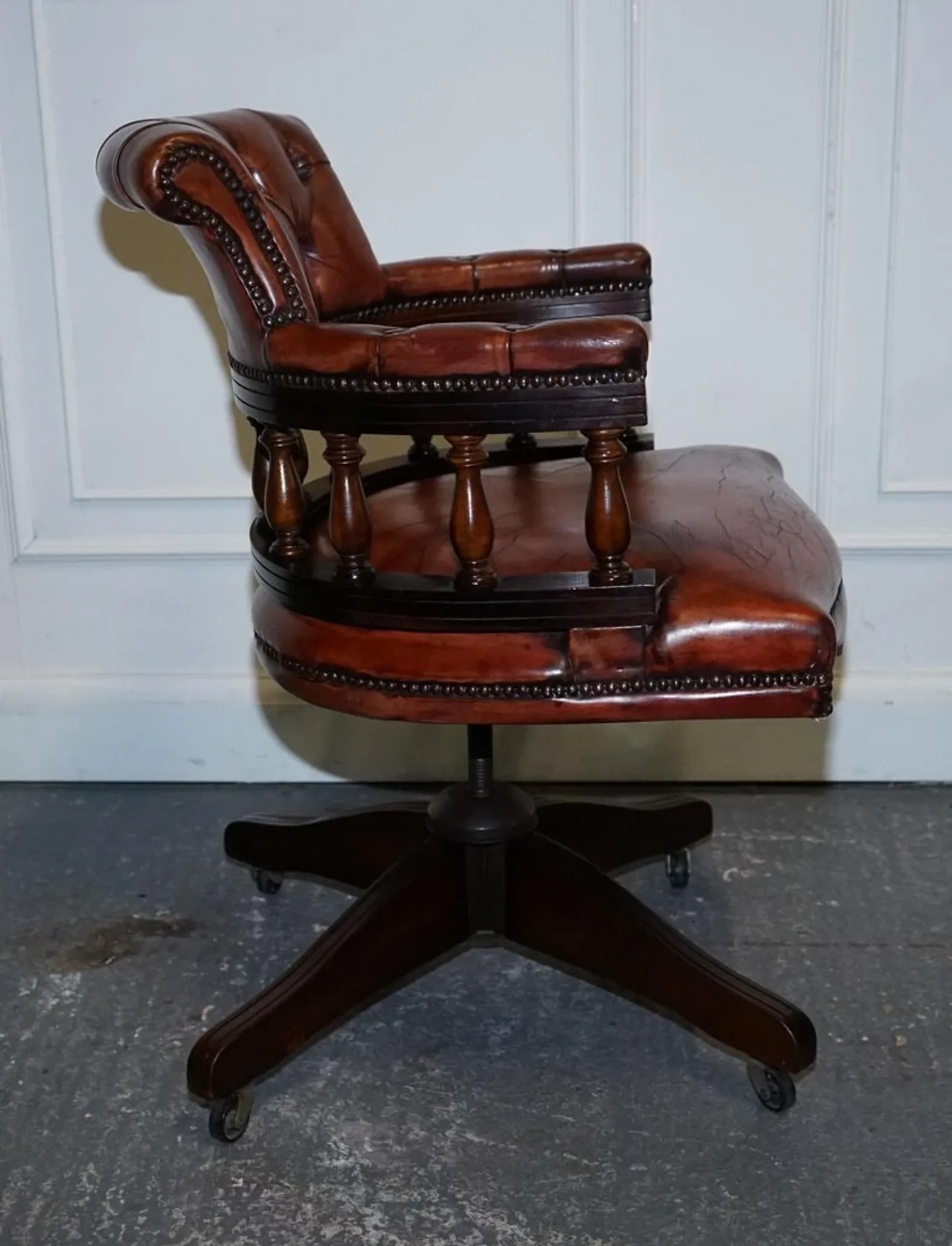 Chesterfield Captains Swivel Chair in Hand-Dyed Brown Leather