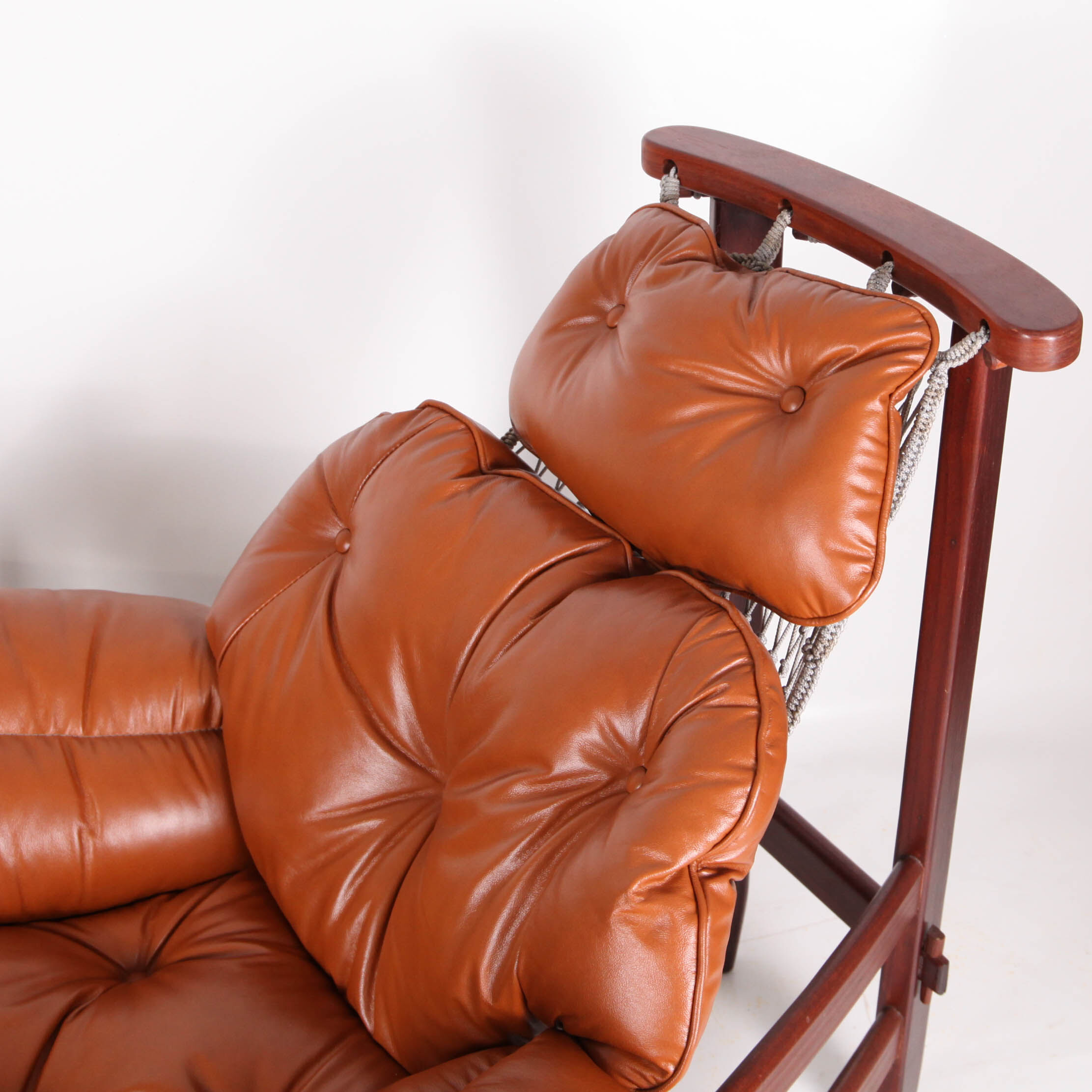 Vintage-style leather and rope armchair and its ottoman