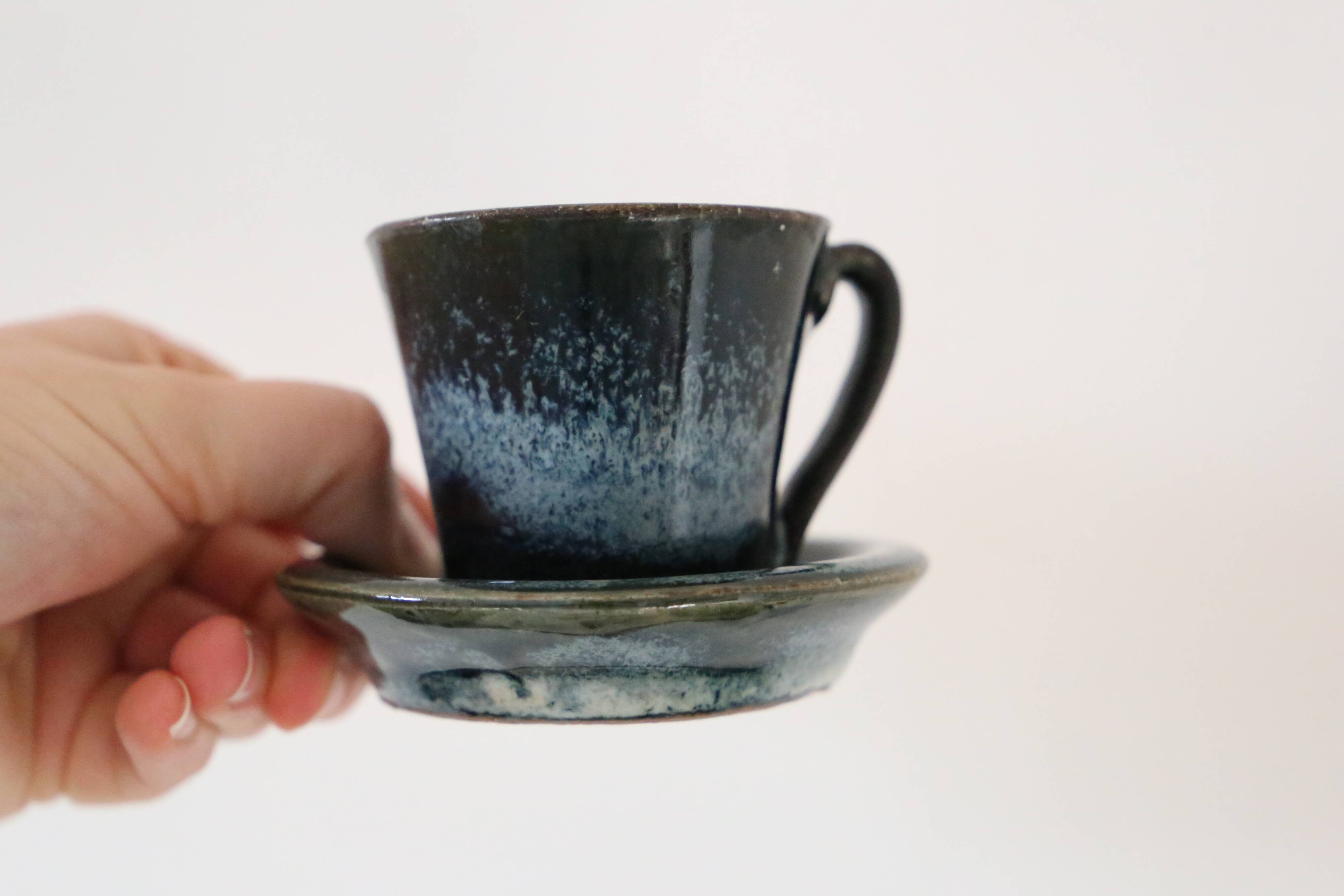 Serving of 6 cups and under cups in stoneware, Manziat, vintage