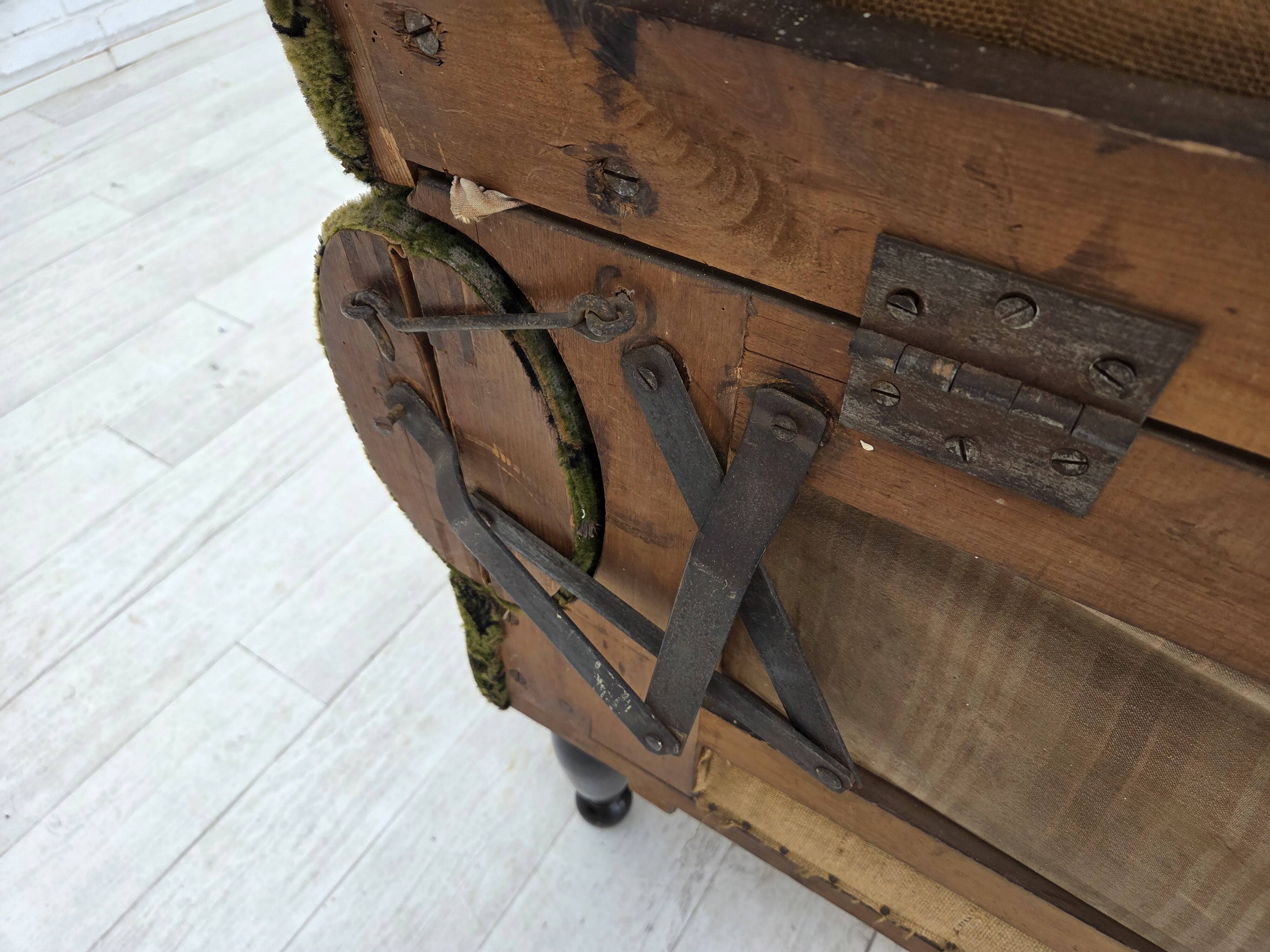 1930s, Danish 2-seater drop arm daybed/sofa, green furniture velour.