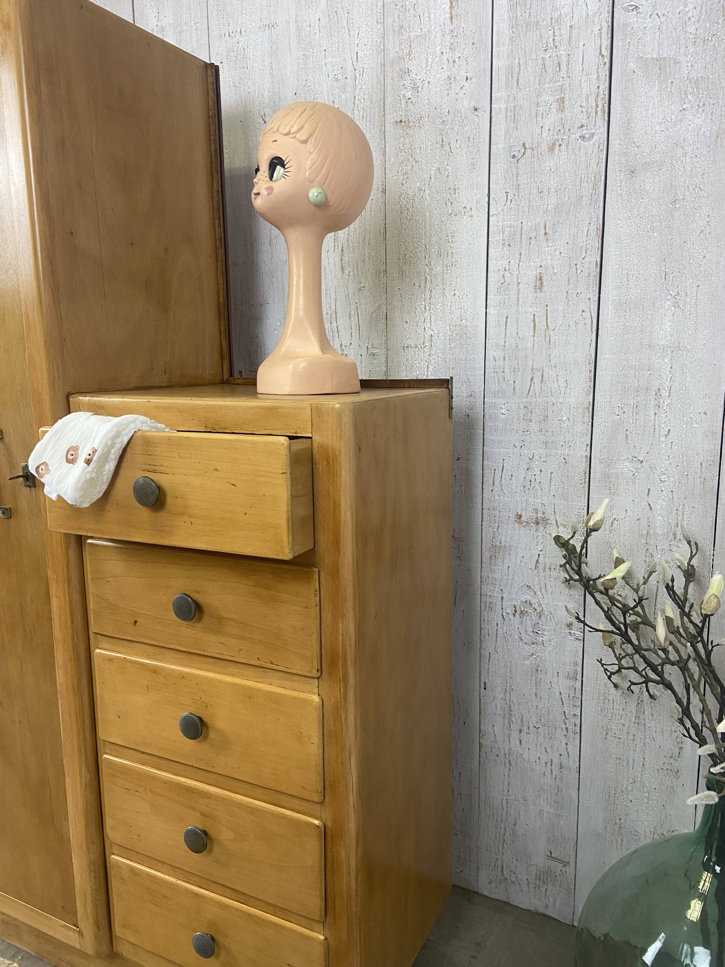 Armoire asymétrique vintage