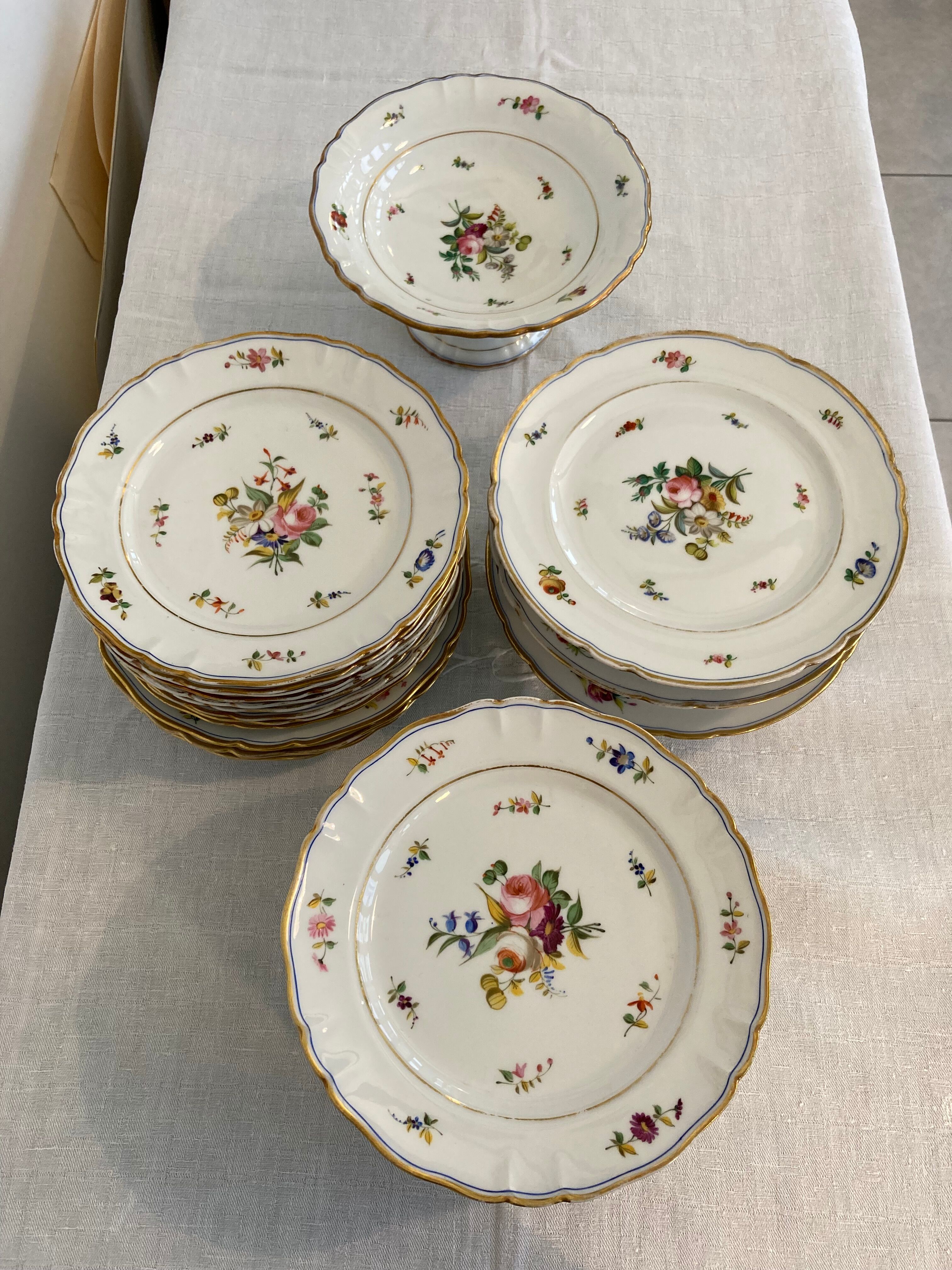 Service 28 pieces porcelain from paris 1840
