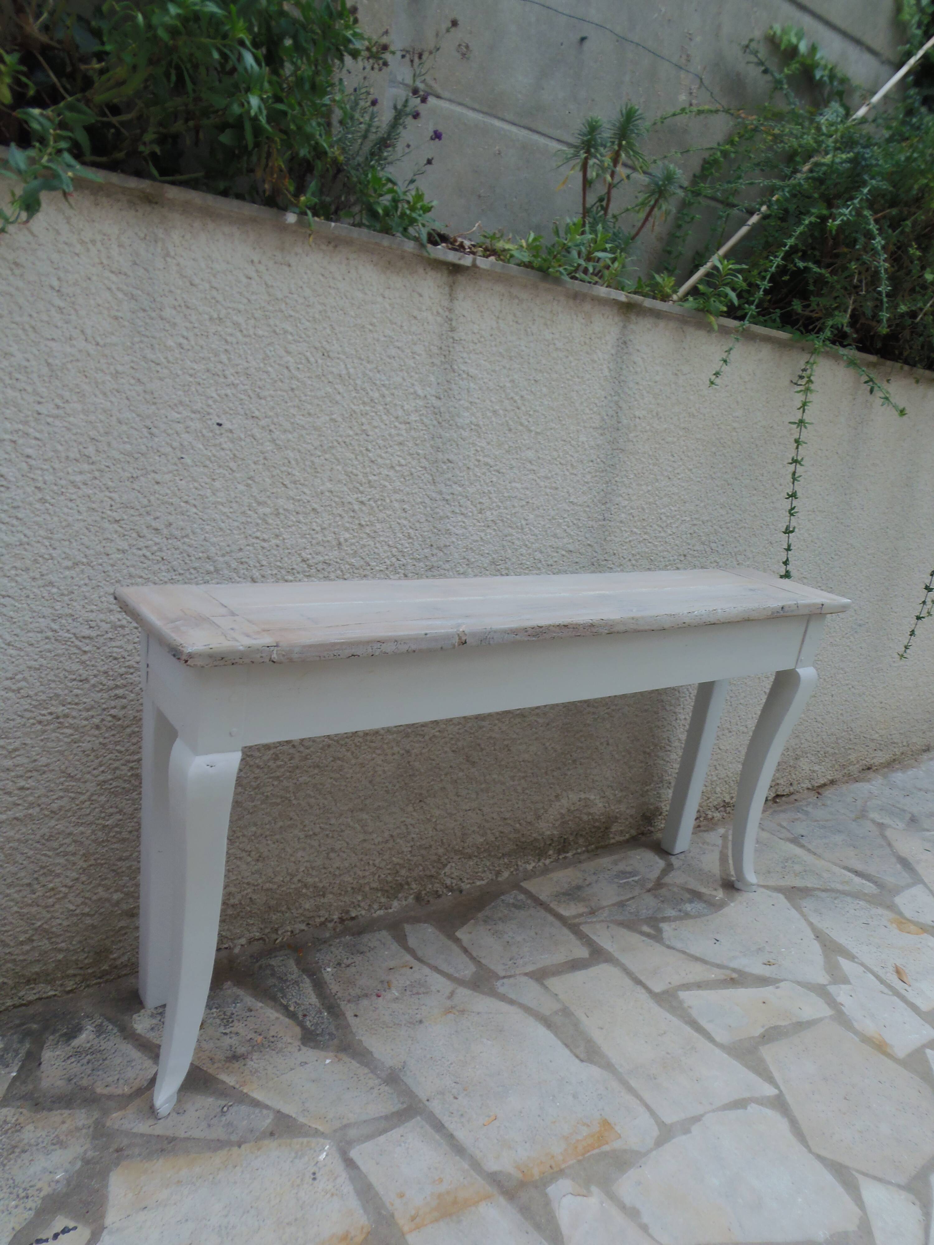 Console with a weathered grey cotton base, top in bleached walnut.