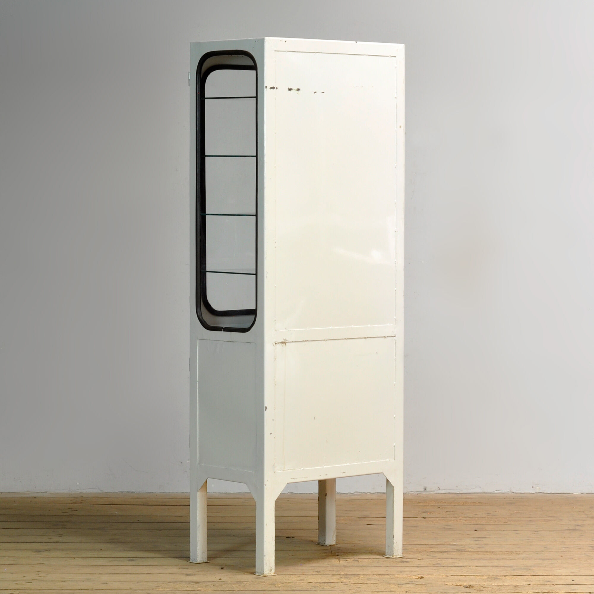 Vintage medicine cabinet, 1970s
