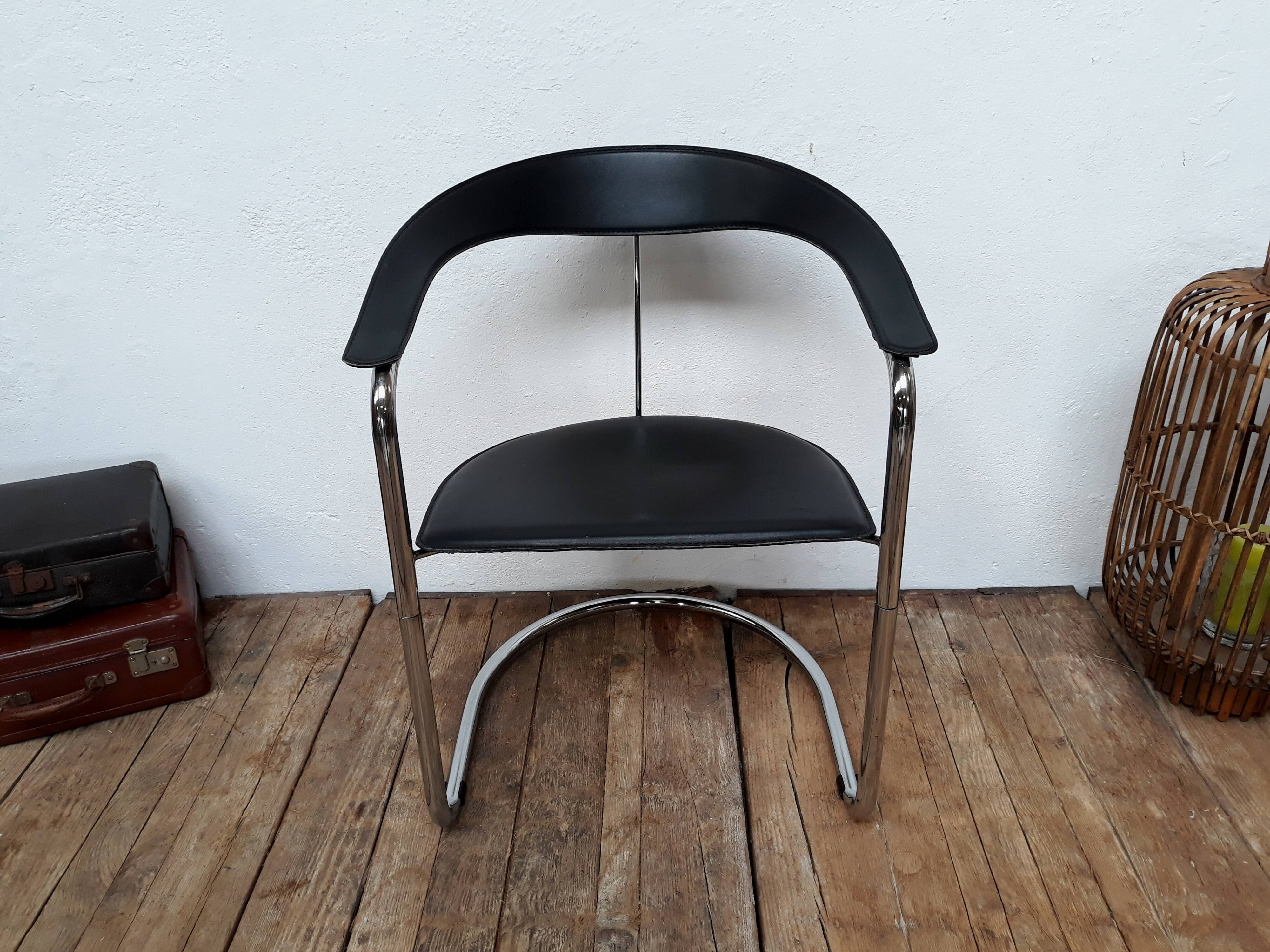 Fauteuil vintage métal chromé et cuir design italien