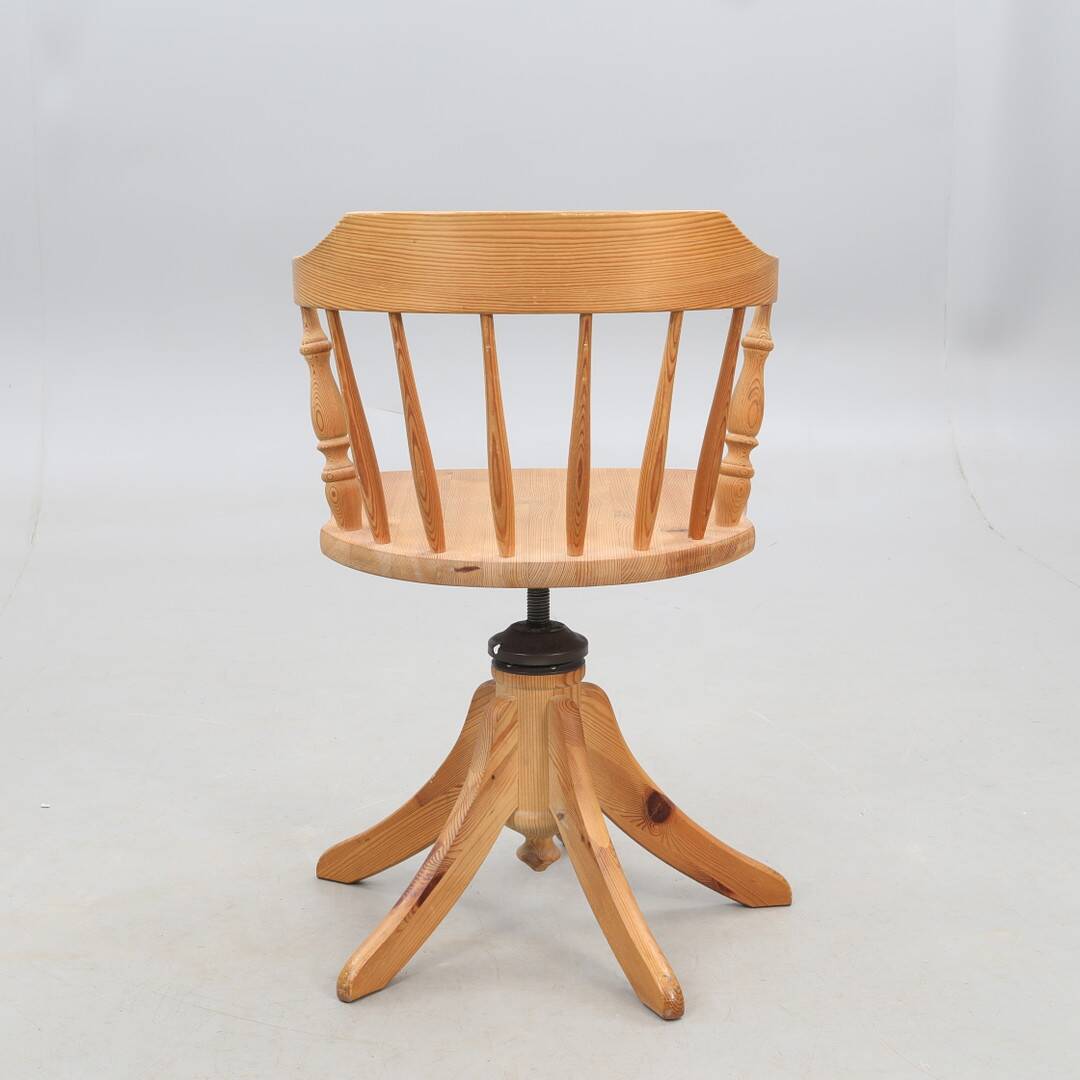 Rotating chair with turned wooden bar, 5-star base, US