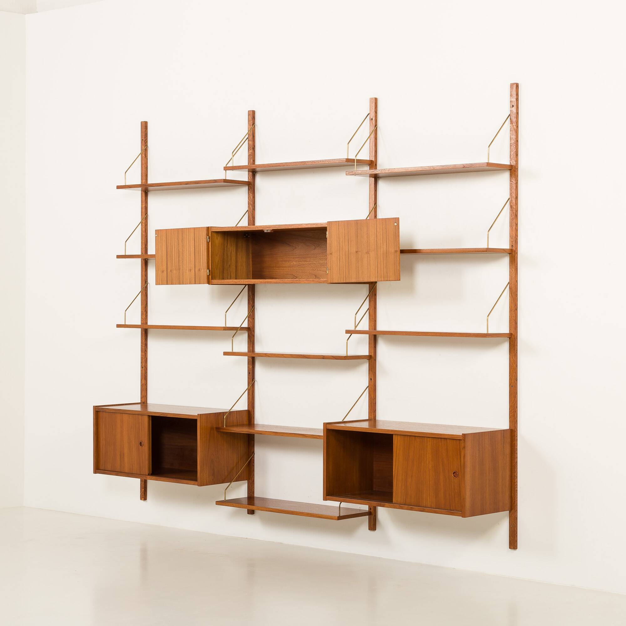 Étagère en teck danois dans le style de Cadovius, Sorensen, années 1960.