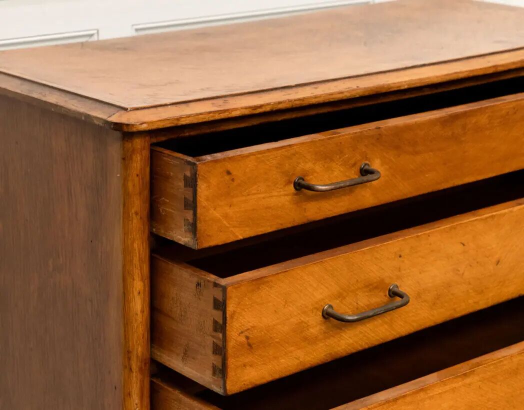 Vintage Scandinavian chest of drawers in solid oak, 1960s.