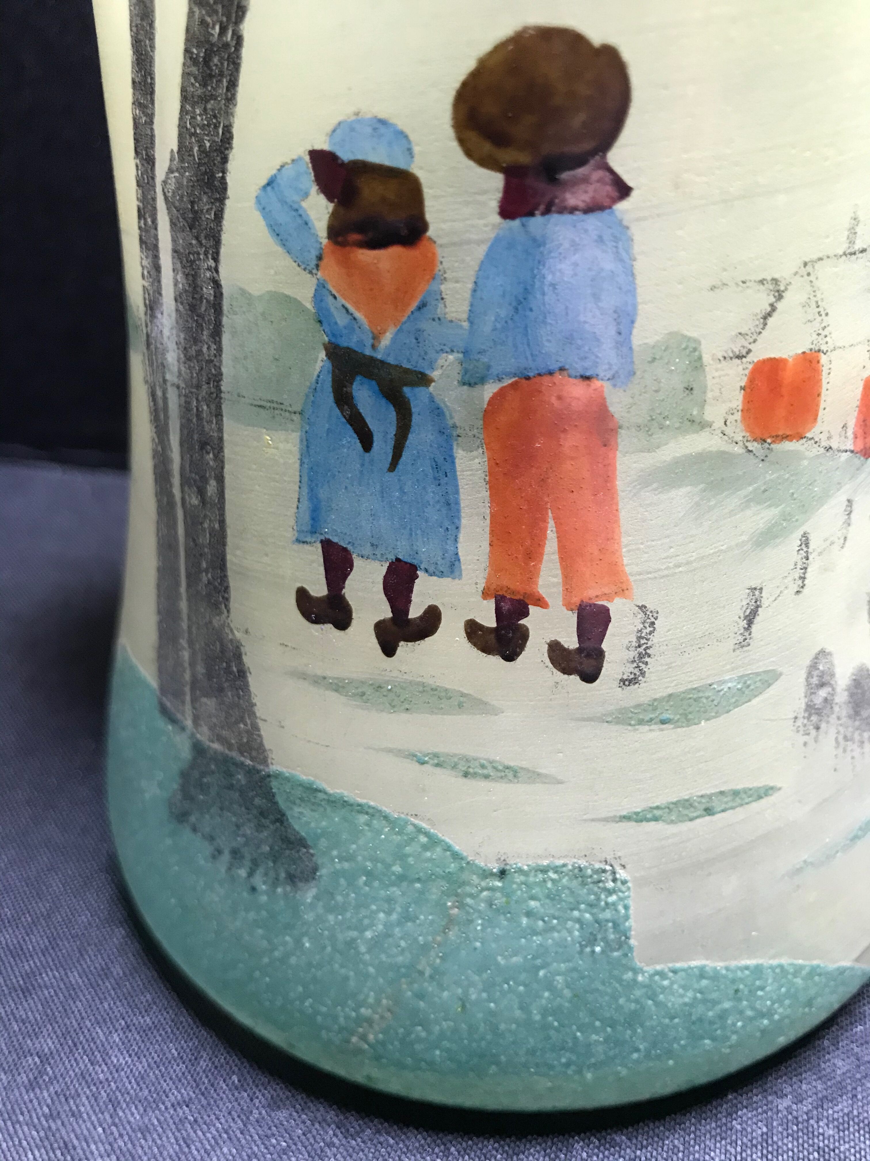 1435 Discreet brand with heel to decipher vase